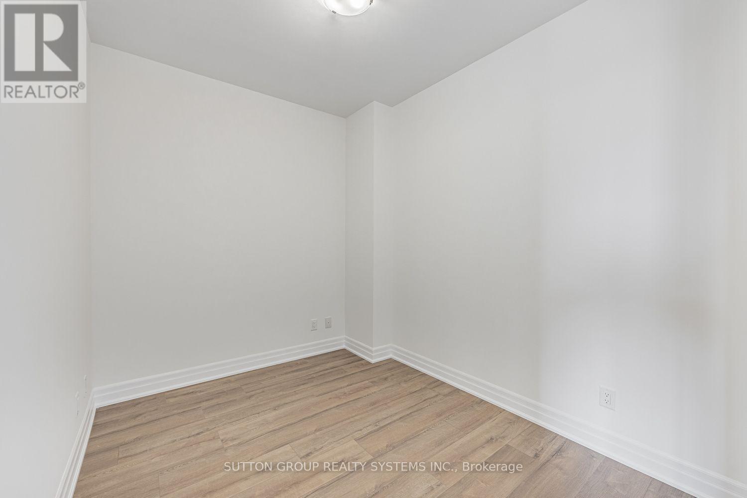#2208 36 ELM DRIVE W - 15