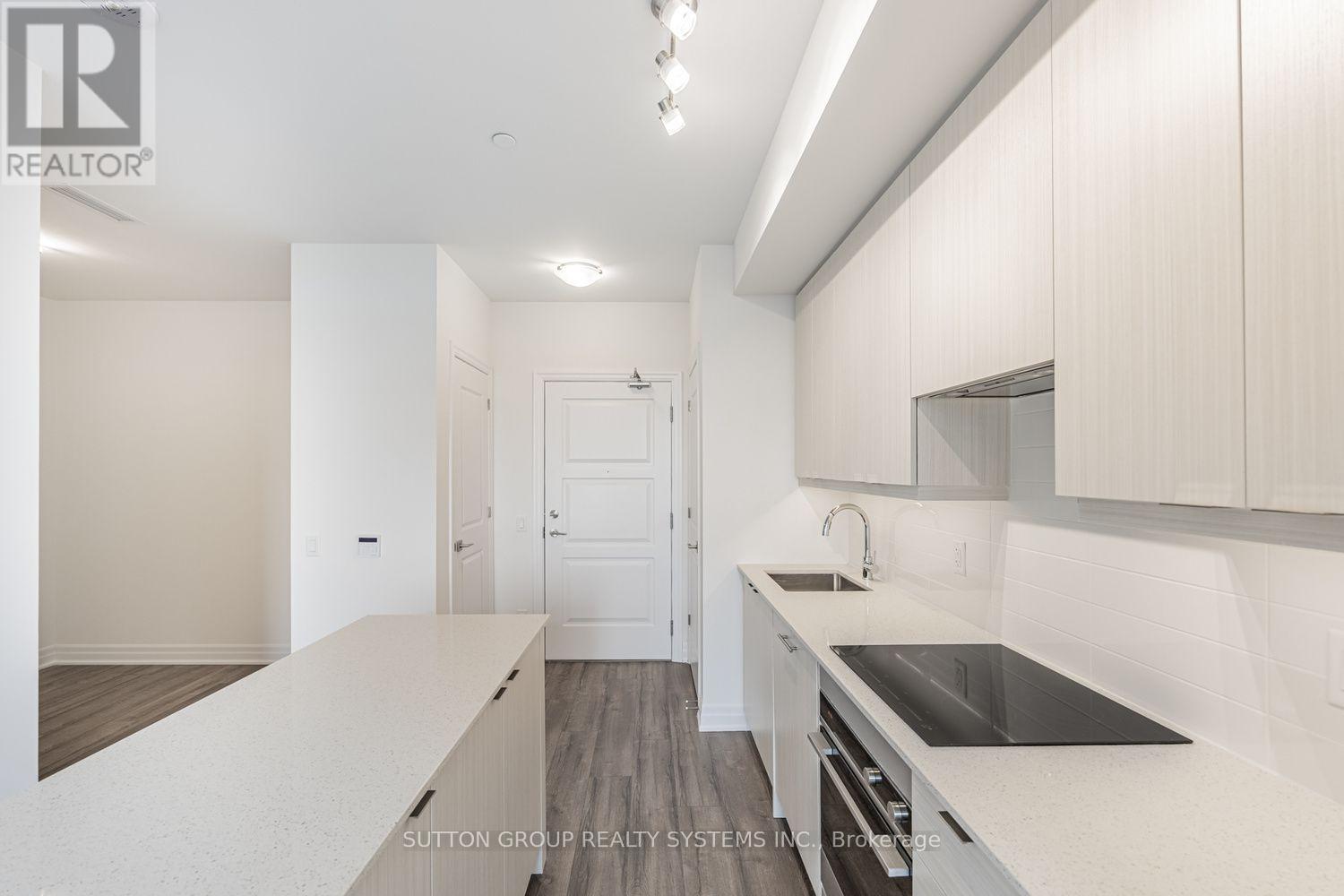 #2208 36 ELM DRIVE W - 3