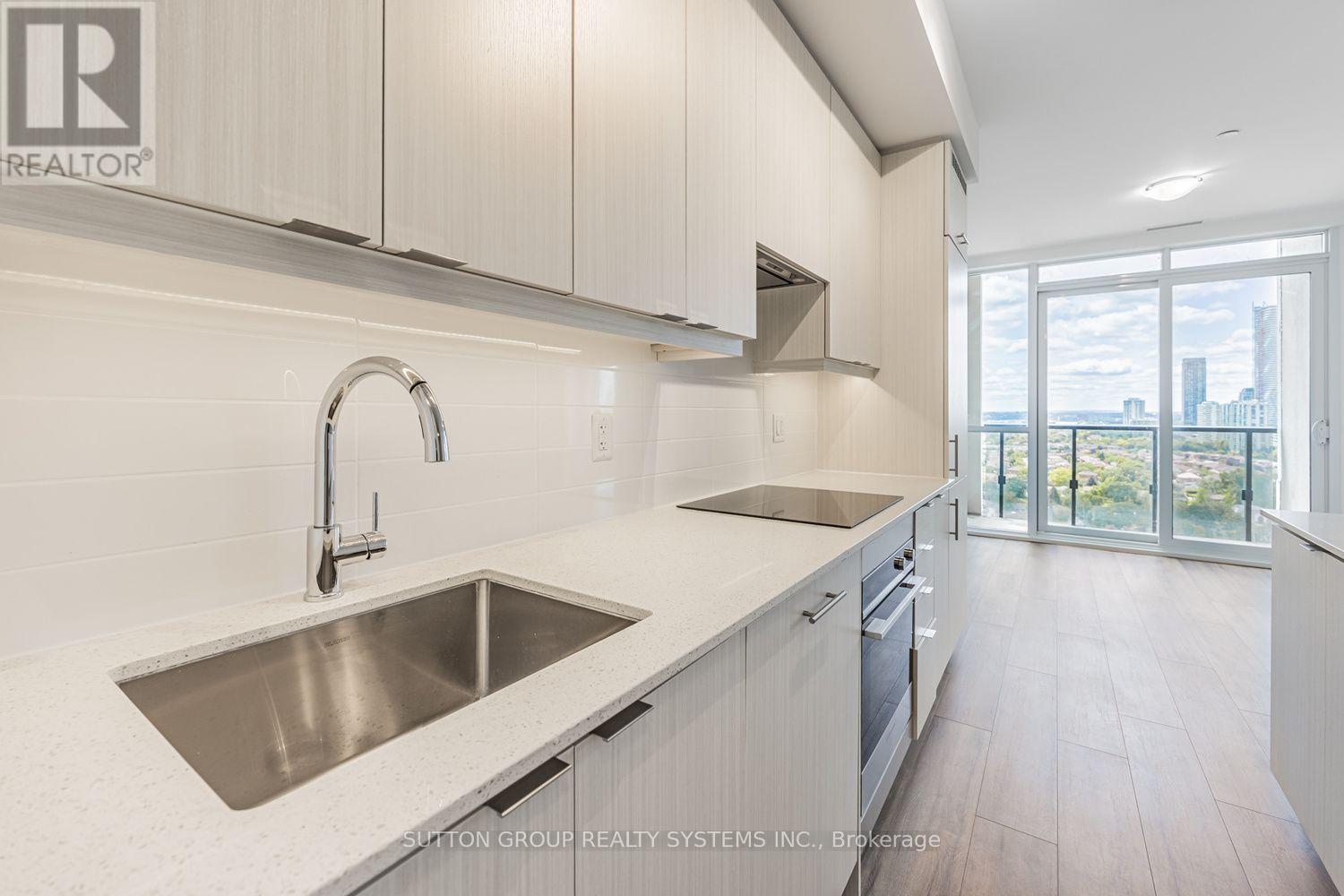 #2208 36 ELM DRIVE W - 6