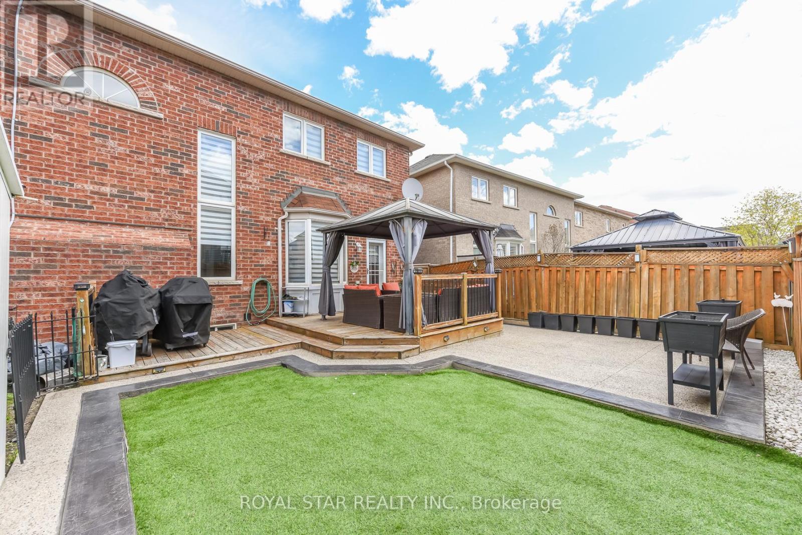 38 Robitaille Drive, Brampton (Sandringham-Wellington), Ontario, L6R0H6, Brampton (Sandringham-Wellington), Ontario — photo 5 of 5
