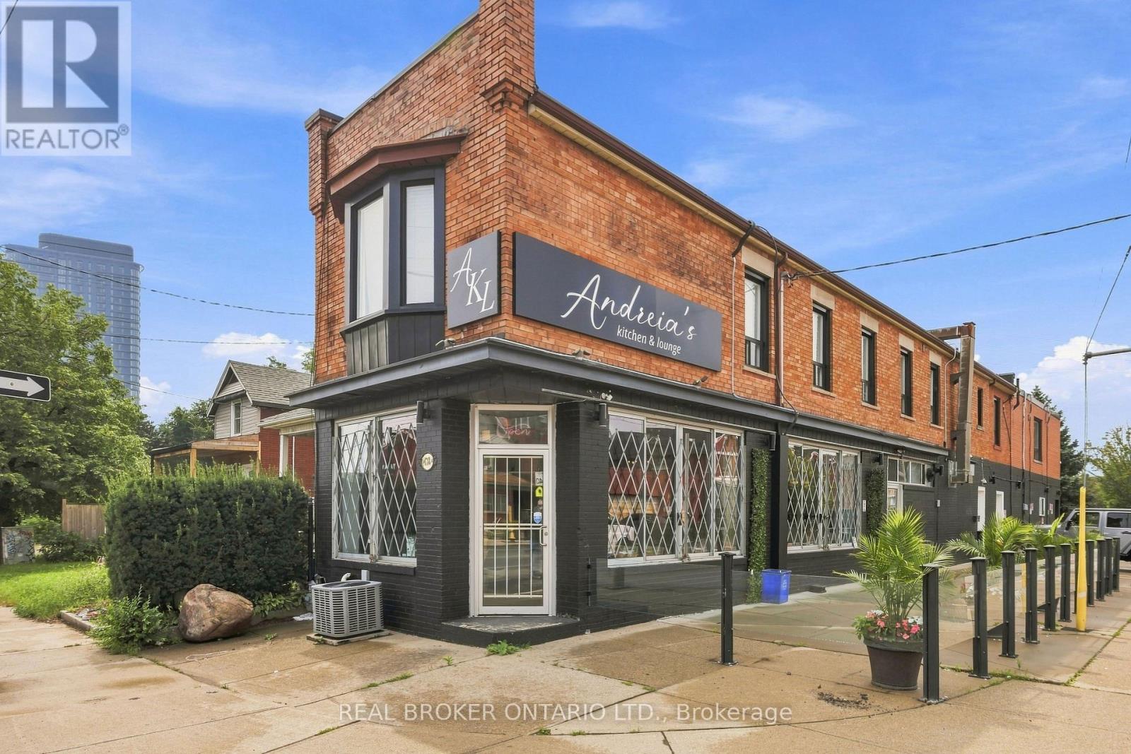 1438A Dufferin Street, Toronto (Dovercourt-Wallace Emerson-Junction), Ontario, M6H3L1, Toronto (Dovercourt-Wallace Emerson-Junction), Ontario — photo 1 of 5