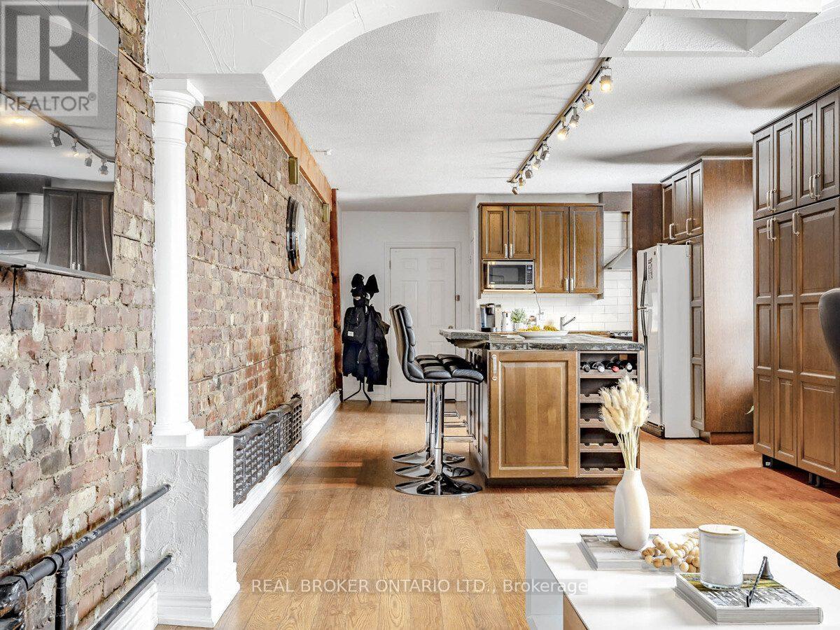 1438A DUFFERIN STREET - 27