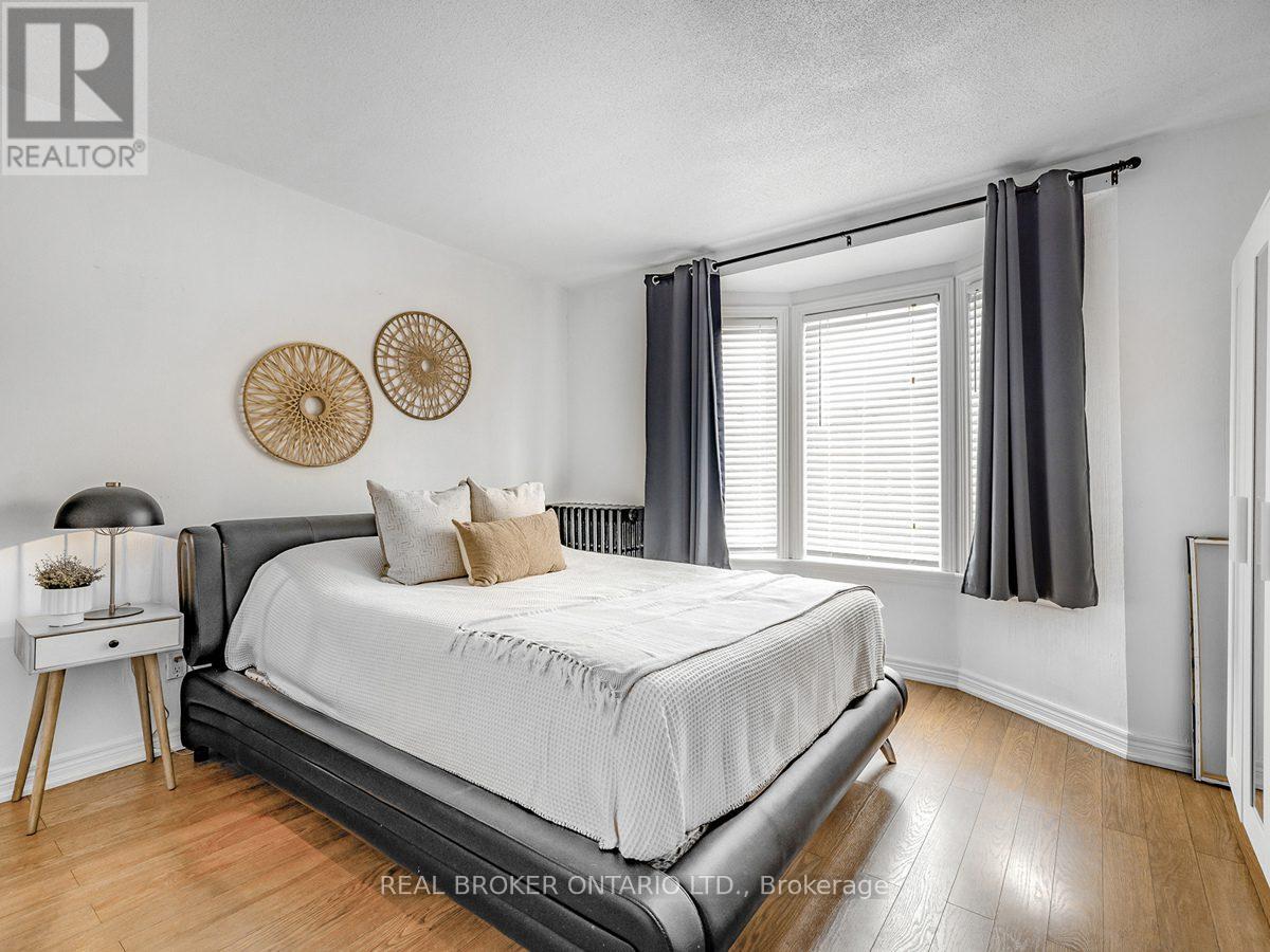 1438A DUFFERIN STREET - 45