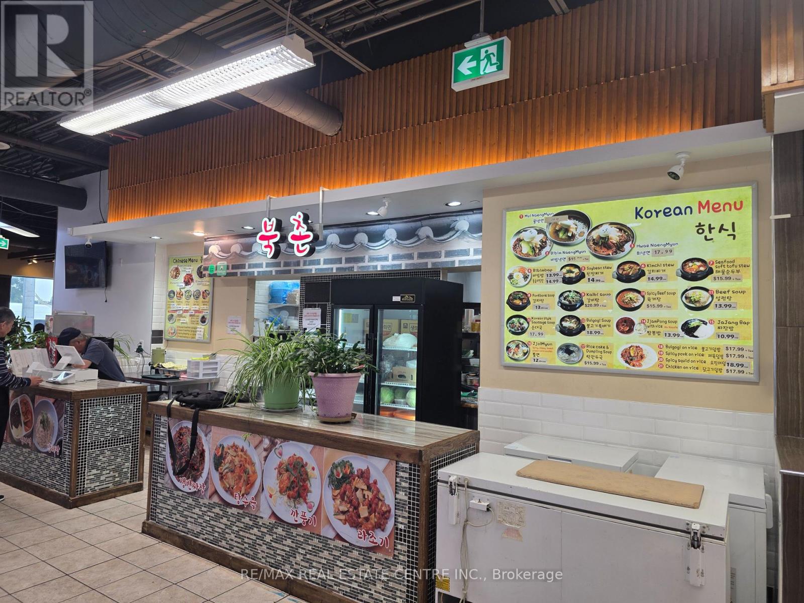 333 Dundas Street East, Mississauga (Cooksville), Ontario, L5A1X1, Mississauga (Cooksville), Ontario — photo 1 of 2