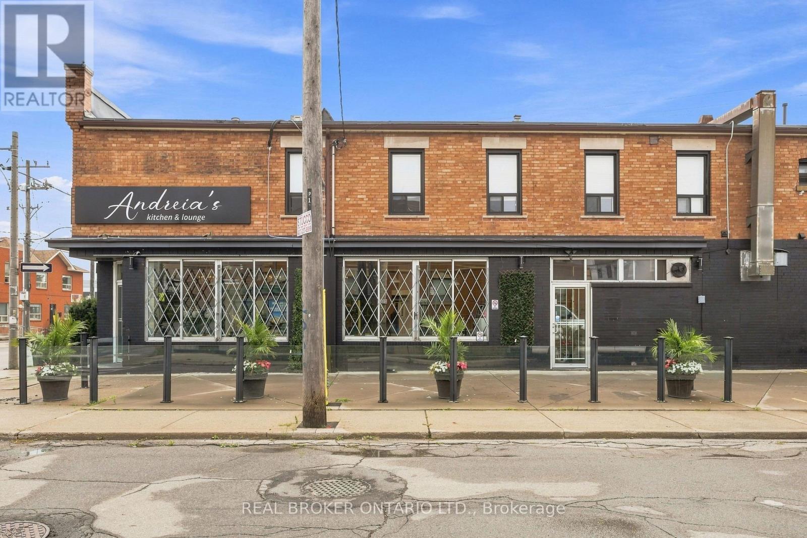 1438A Dufferin Street, Toronto (Dovercourt-Wallace Emerson-Junction), Ontario, M6H3L1, Toronto (Dovercourt-Wallace Emerson-Junction), Ontario — photo 3 of 5