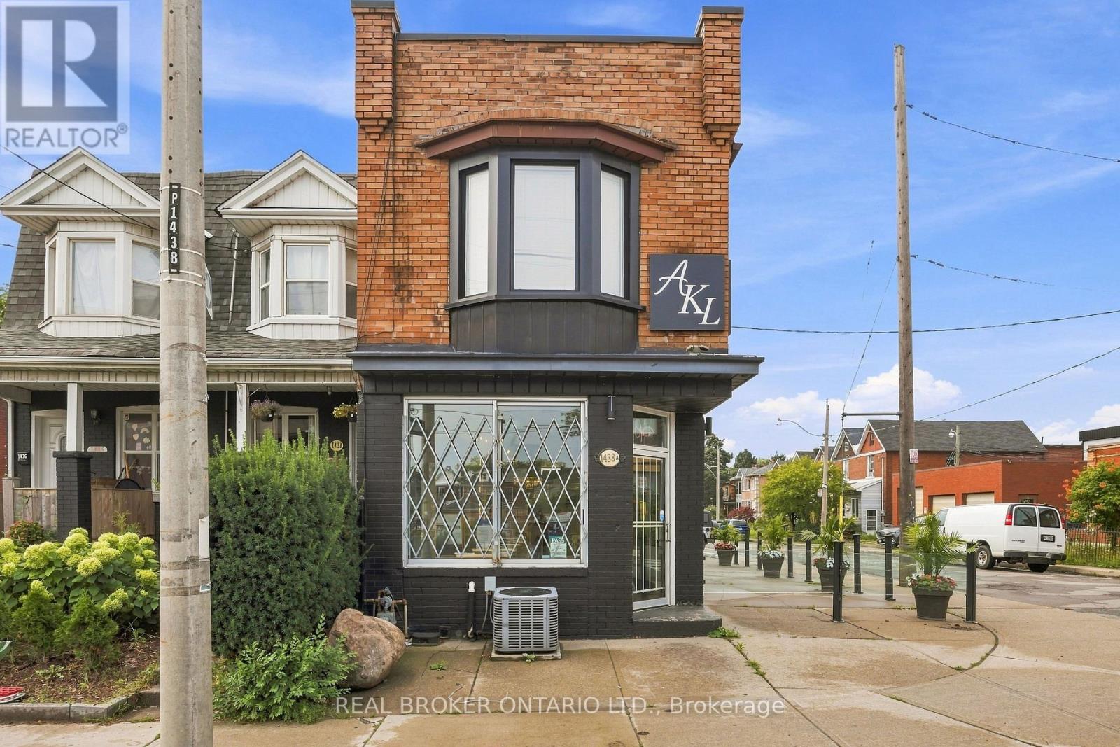 1438A Dufferin Street, Toronto (Dovercourt-Wallace Emerson-Junction), Ontario, M6H3L1, Toronto (Dovercourt-Wallace Emerson-Junction), Ontario — photo 4 of 5