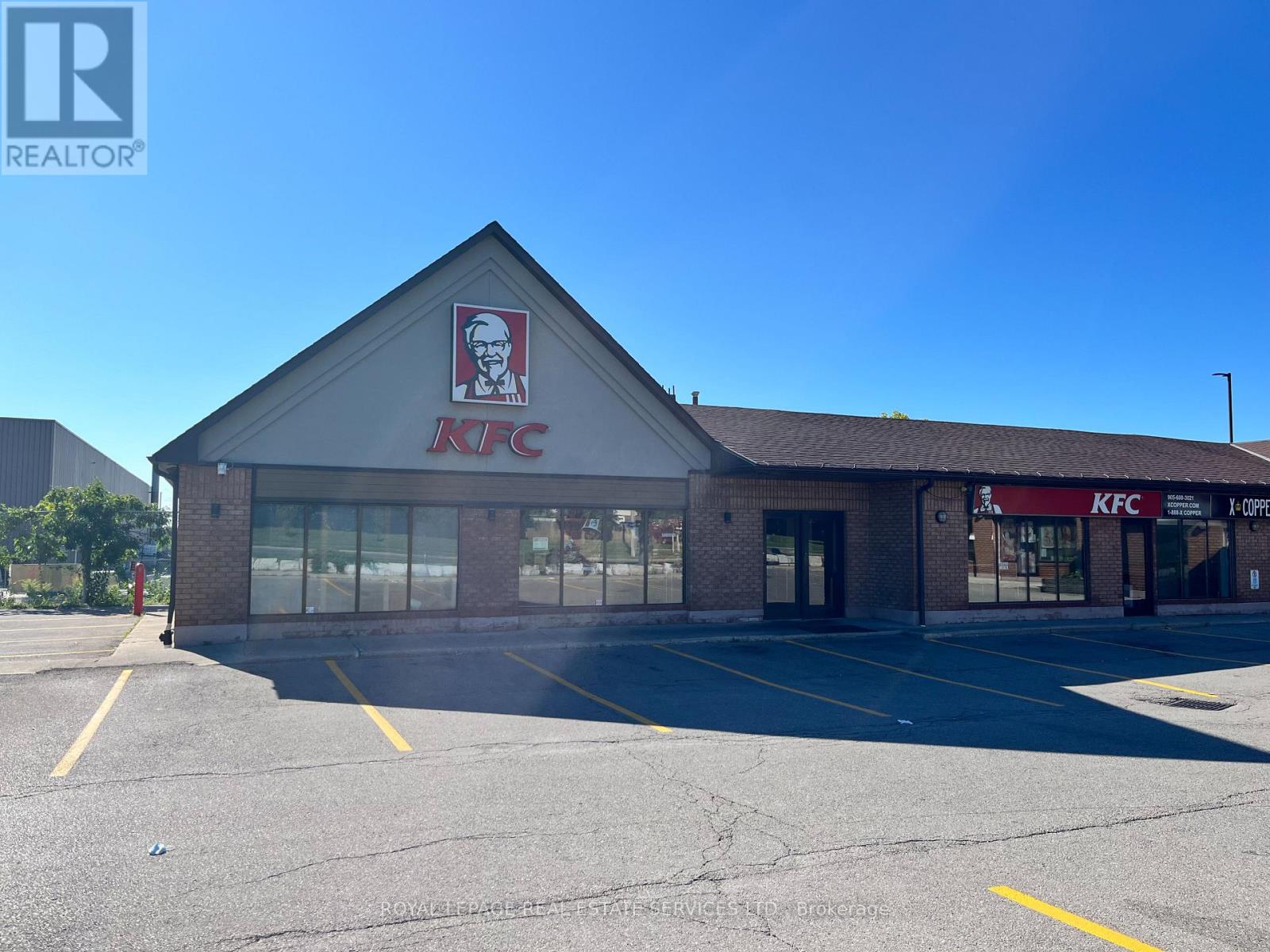 #2 896 Burnhamthorpe Road West, Mississauga (Mavis-Erindale), Ontario, L5C2S3, Mississauga (Mavis-Erindale), Ontario — photo 4 of 5