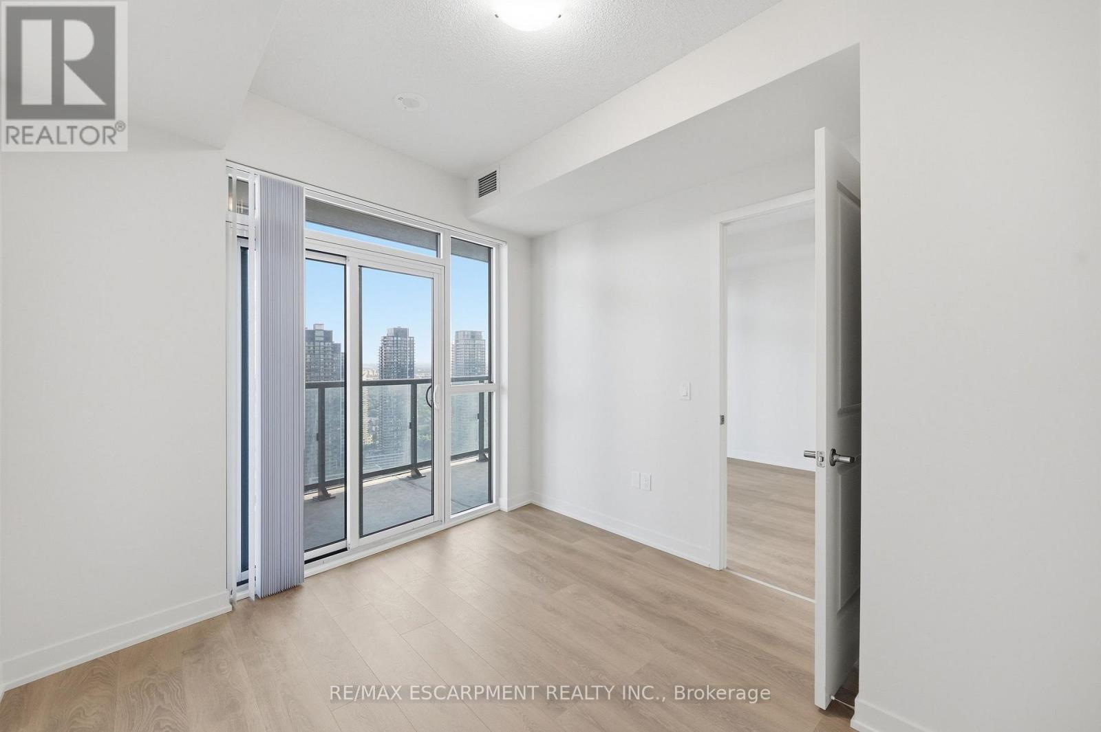 #3906 38 ANNIE CRAIG DRIVE - 15