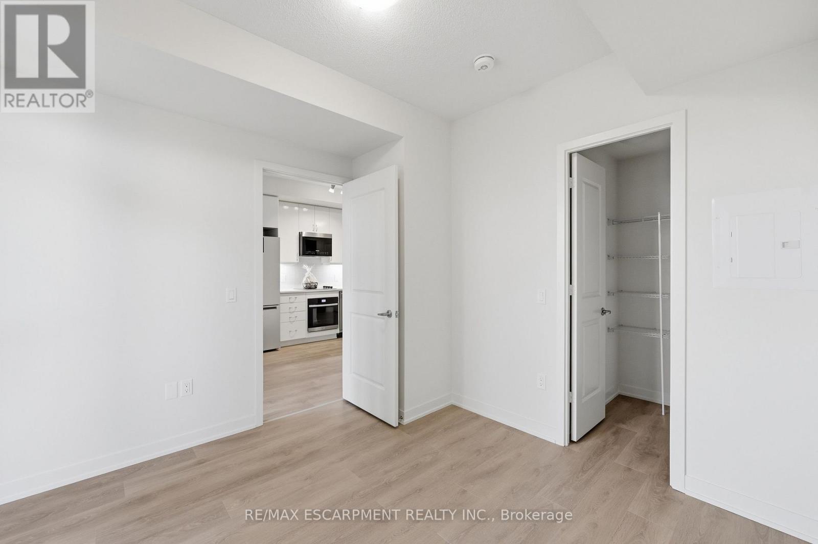#3906 38 ANNIE CRAIG DRIVE - 16