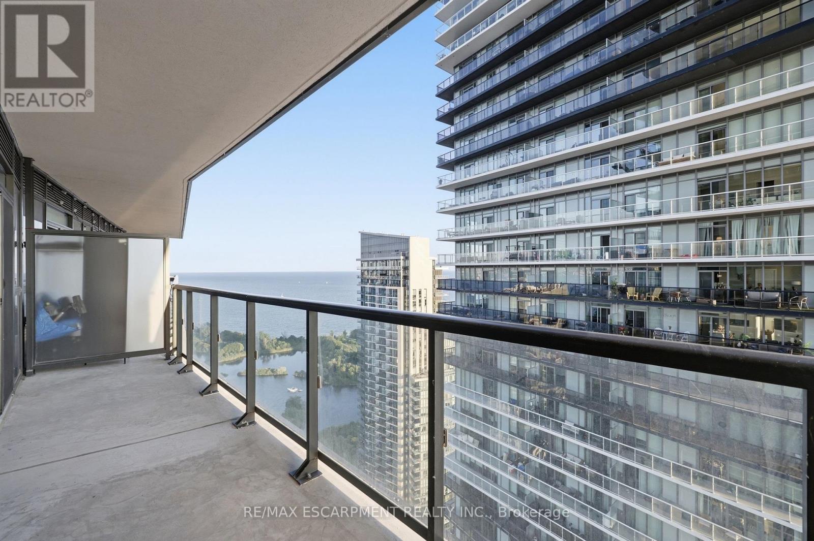 #3906 38 ANNIE CRAIG DRIVE - 20
