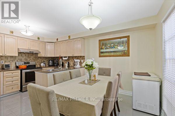#8 116 Rory Road, Toronto (Maple Leaf), Ontario, M6L3G1, Toronto (Maple Leaf), Ontario — photo 5 of 5