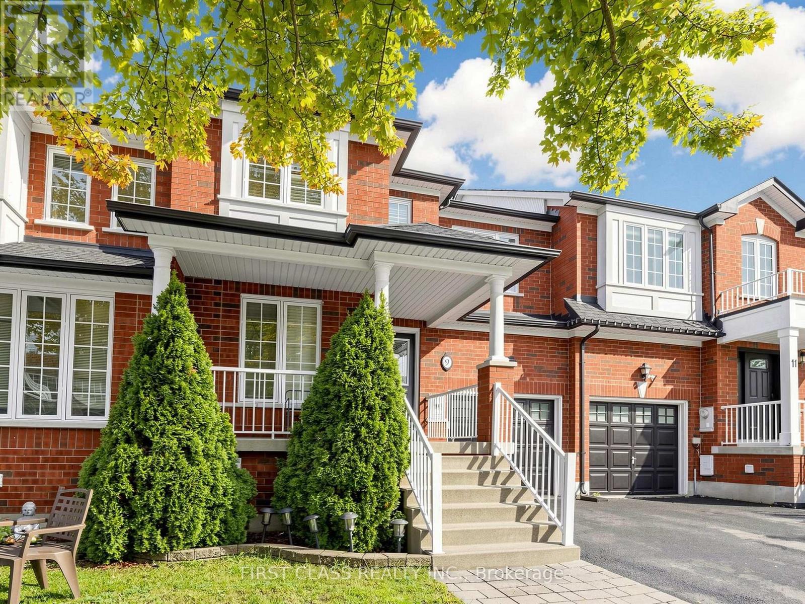 9 Revelstoke Crescent, Richmond Hill (Langstaff), Ontario, L4B4T4, Richmond Hill (Langstaff), Ontario — photo 4 of 5