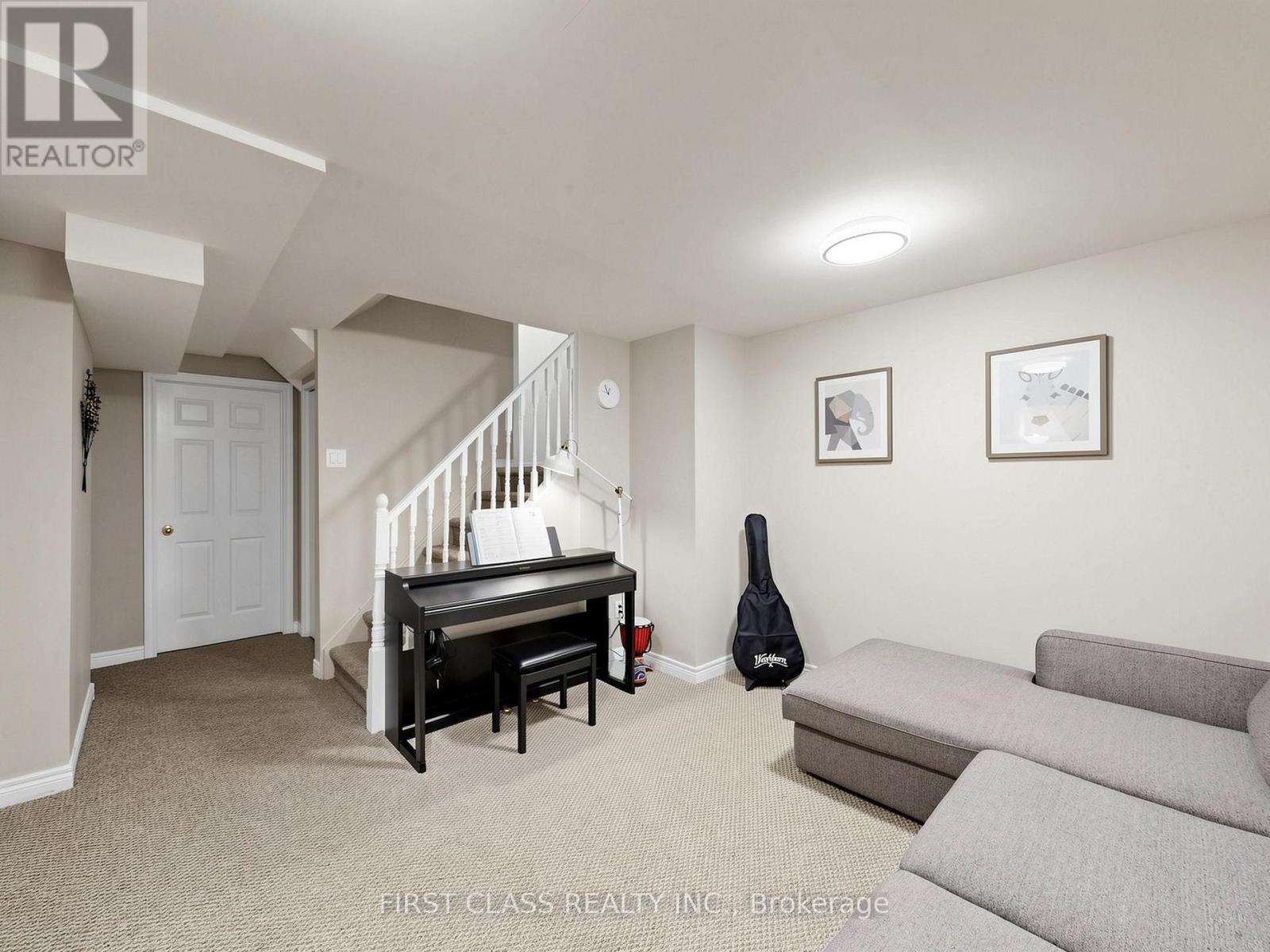 9 REVELSTOKE CRESCENT - 35