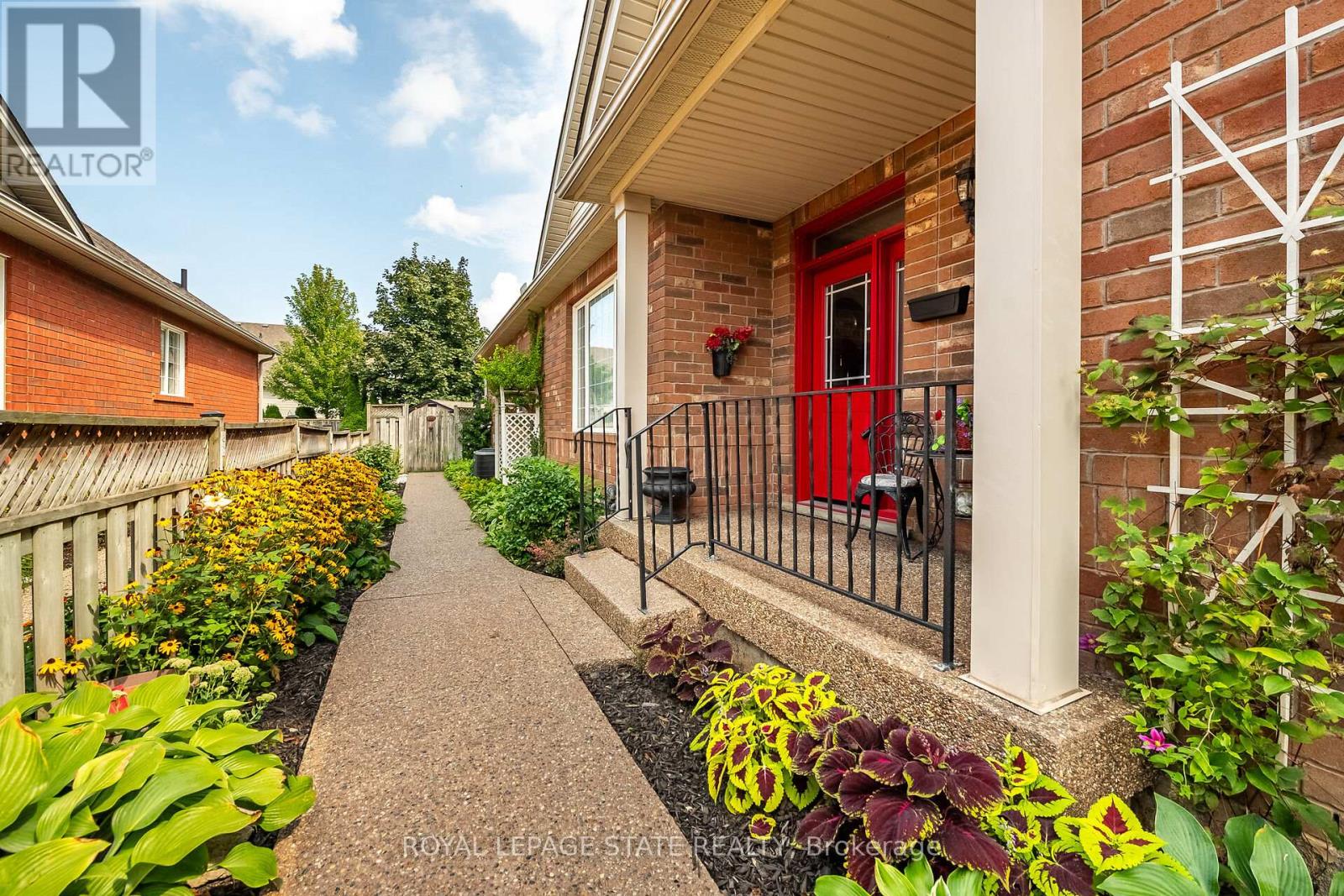 159 Thoroughbred Boulevard, Hamilton (Meadowlands), Ontario, L9K1N2, Hamilton (Meadowlands), Ontario — photo 2 of 5