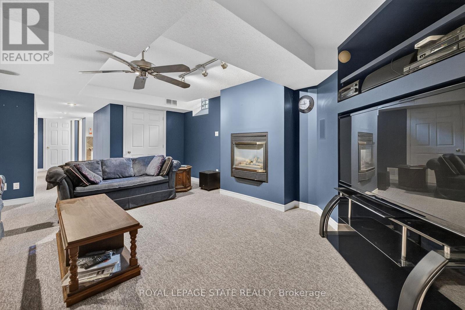 159 THOROUGHBRED BOULEVARD - 32