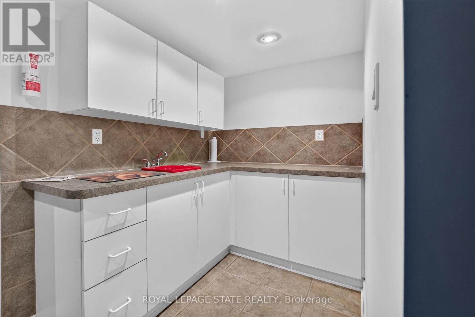 159 THOROUGHBRED BOULEVARD - 36