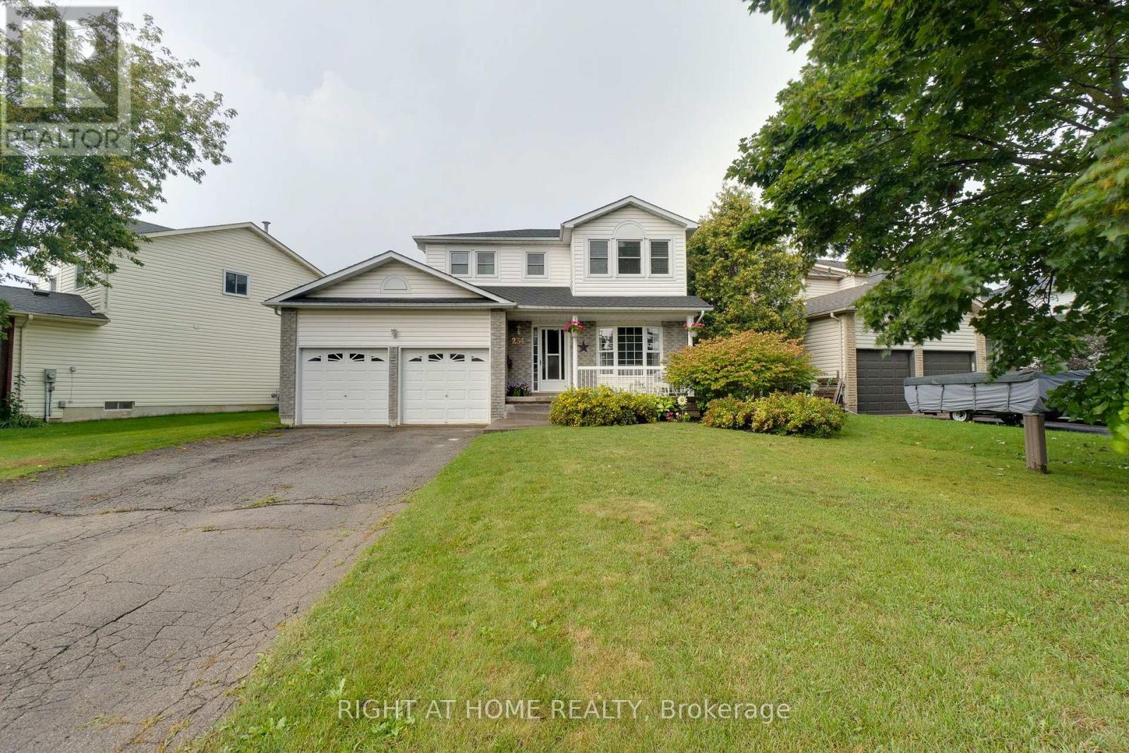 234 Philip Court West, Centre Wellington (Fergus), Ontario, N1M3M9, Centre Wellington (Fergus), Ontario — photo 2 of 5