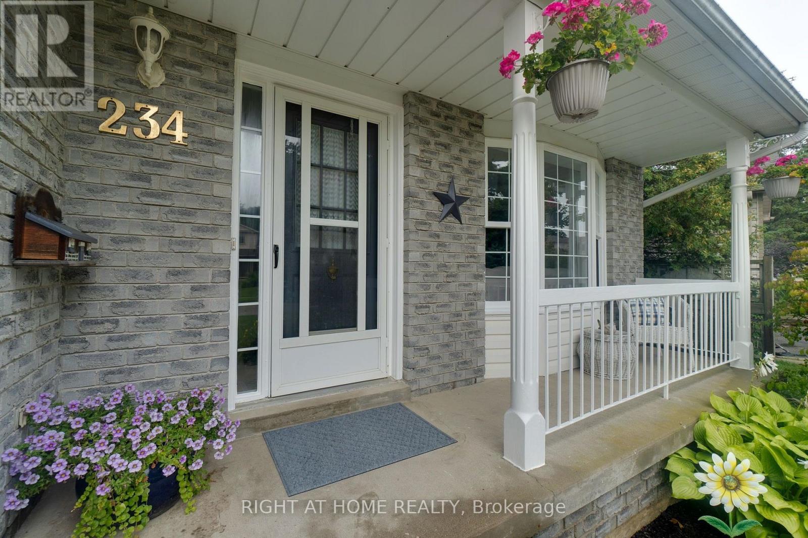 234 Philip Court West, Centre Wellington (Fergus), Ontario, N1M3M9, Centre Wellington (Fergus), Ontario — photo 3 of 5