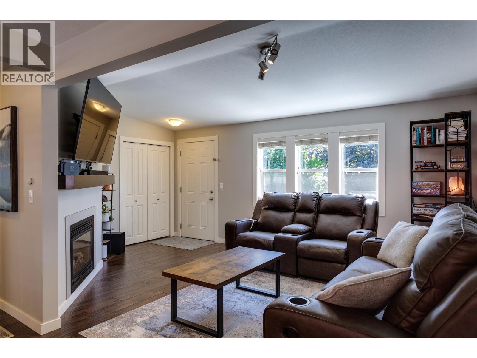 #13 3381 Village Green Way - Image 12