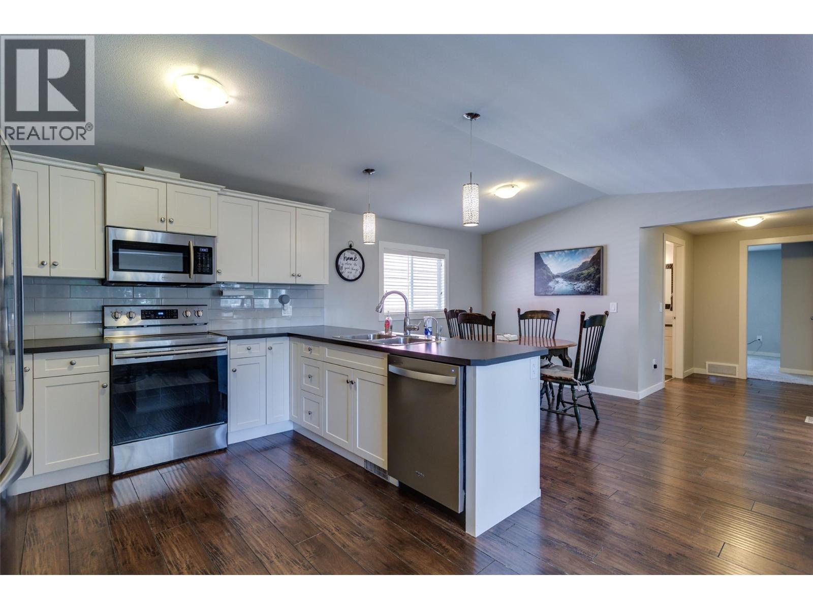 #13 3381 Village Green Way - Image 6