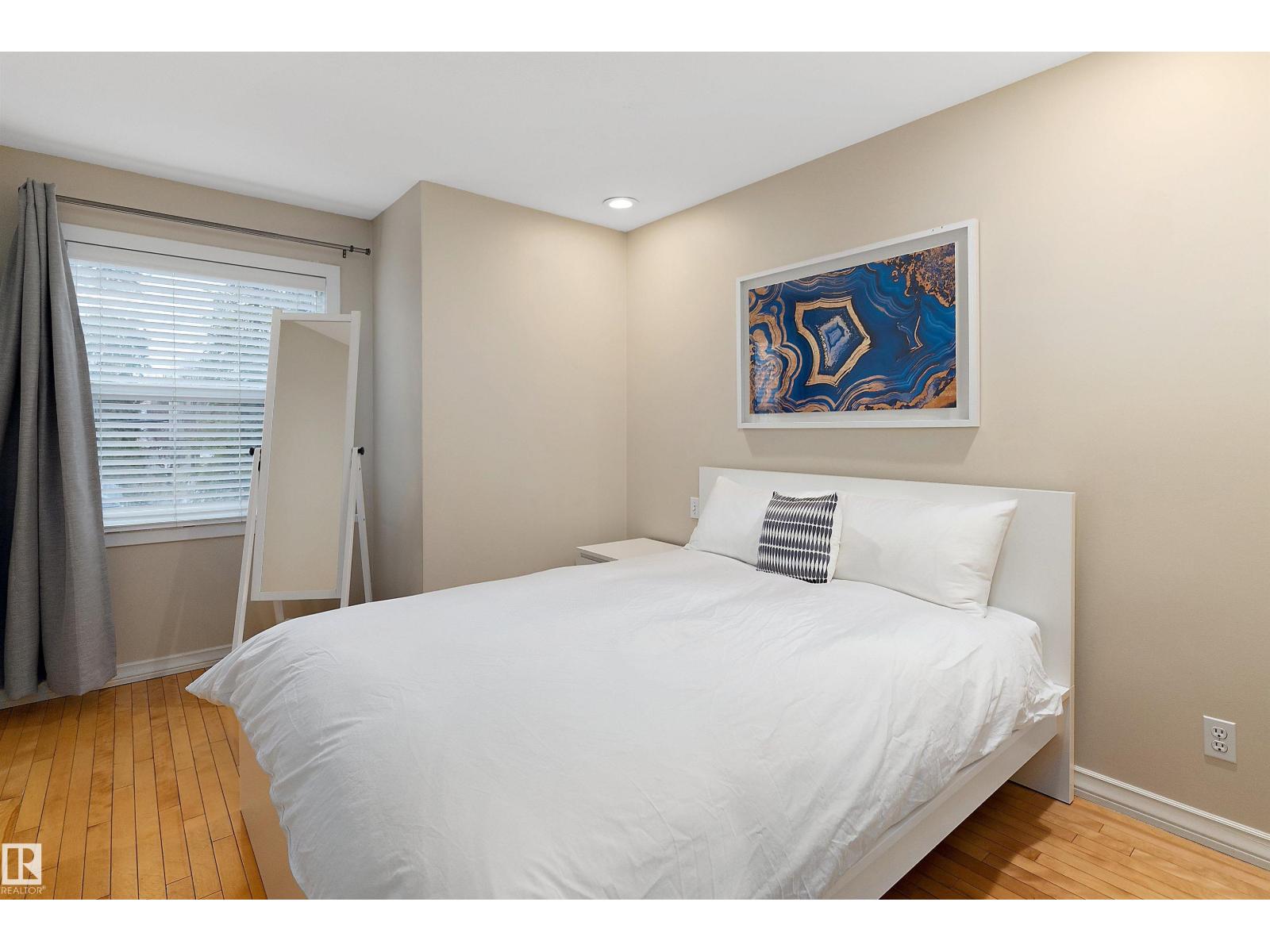 9654 100 ST NW - 25