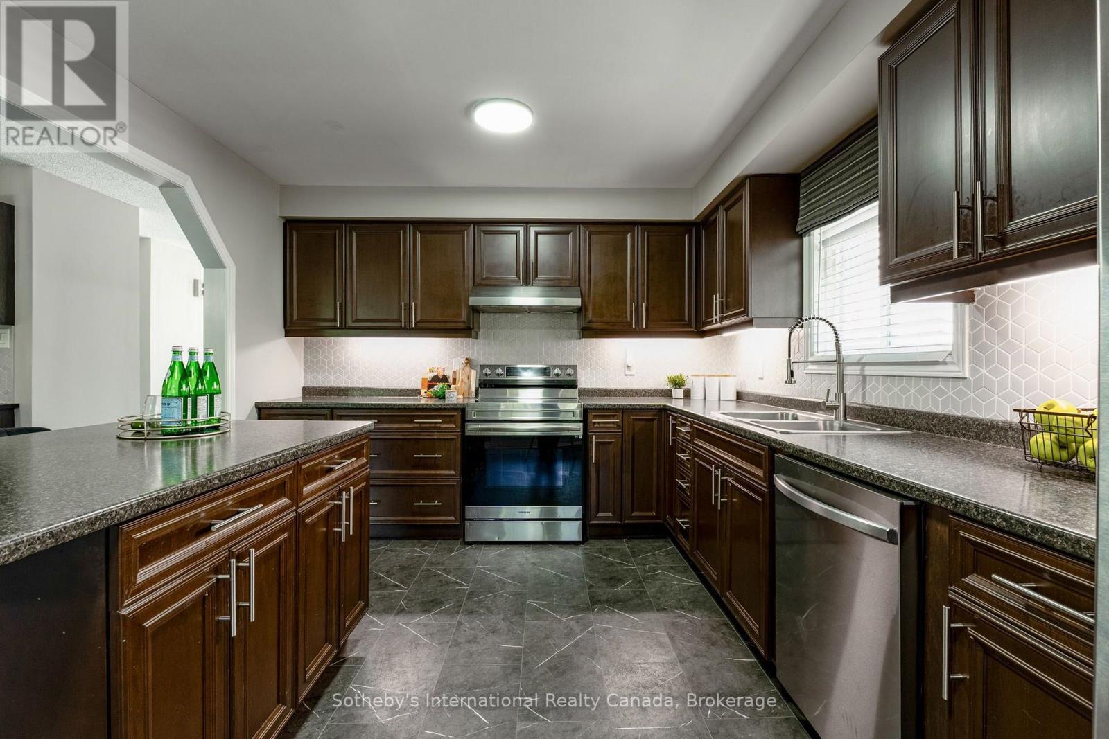 53 ROYAL BEECH DRIVE - 11