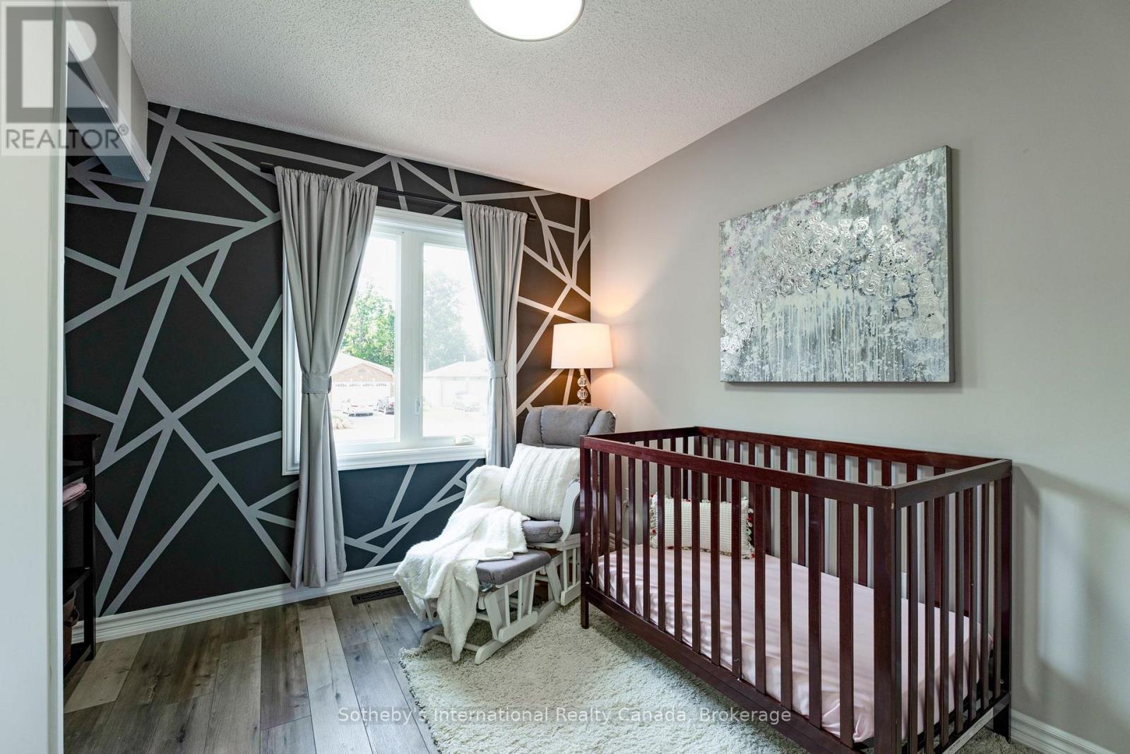 53 ROYAL BEECH DRIVE - 15