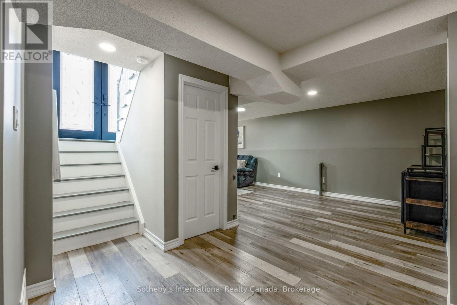 53 ROYAL BEECH DRIVE - 25