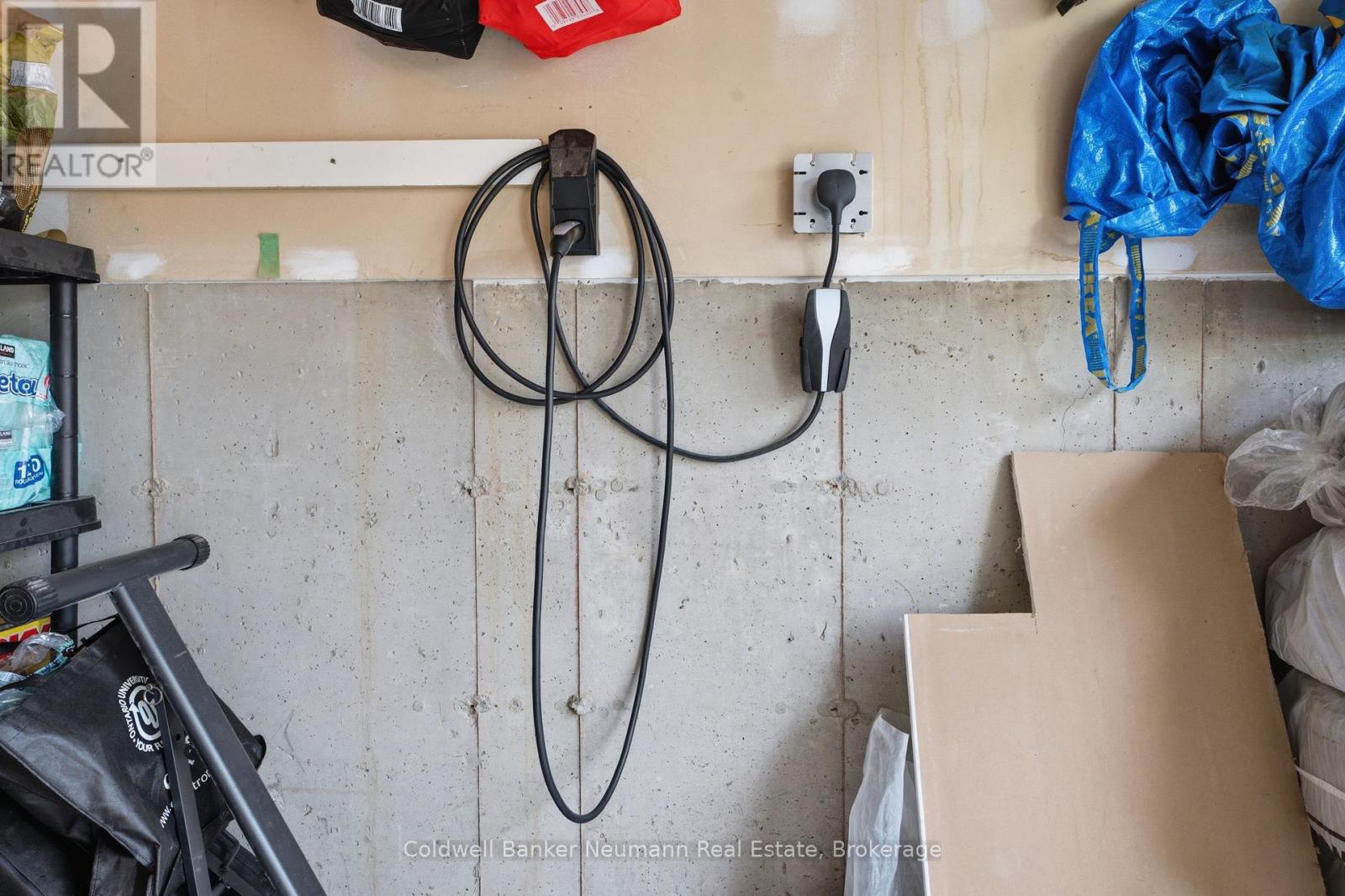 110 OAKES CRESCENT - Image 31