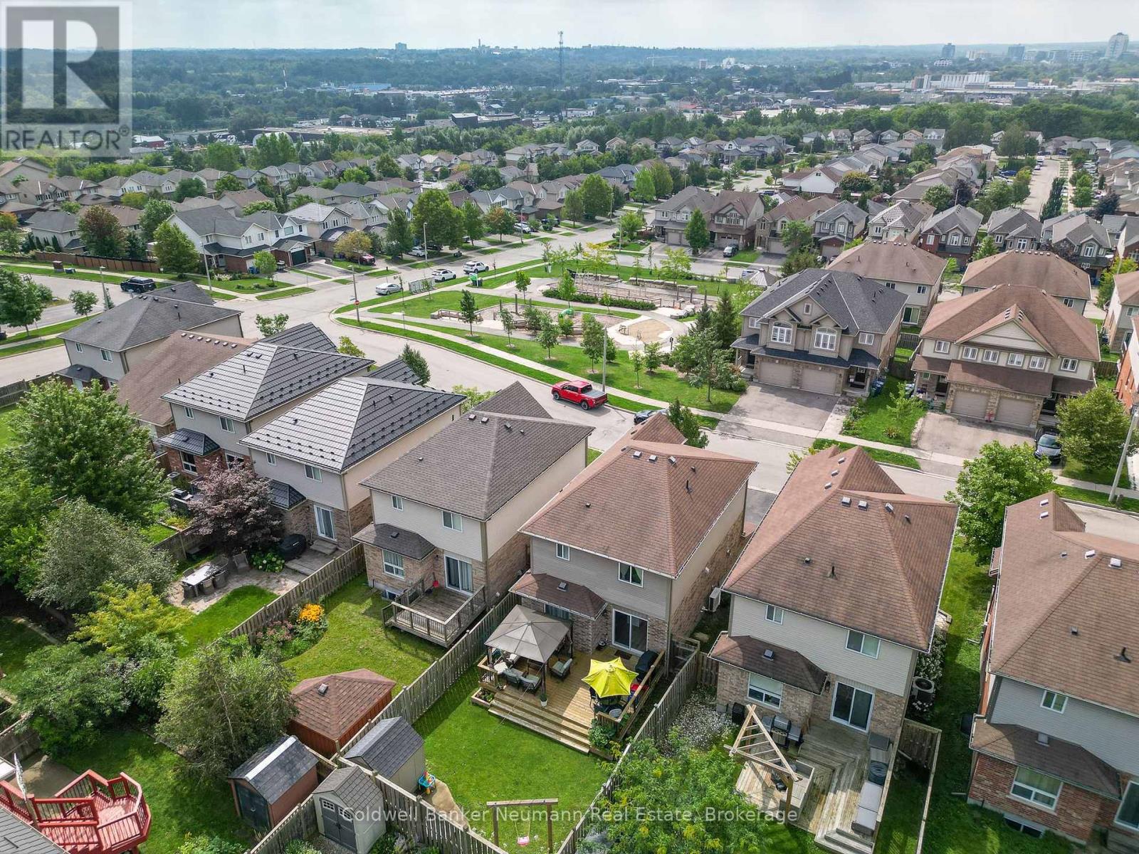 110 OAKES CRESCENT - 39