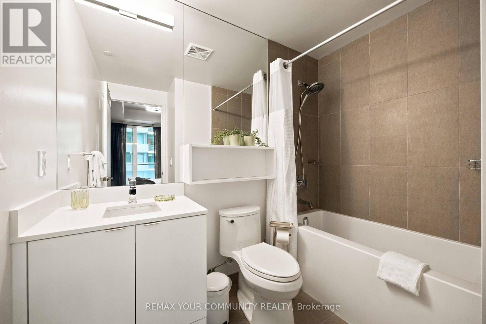 #1627 70 PRINCESS STREET - 14