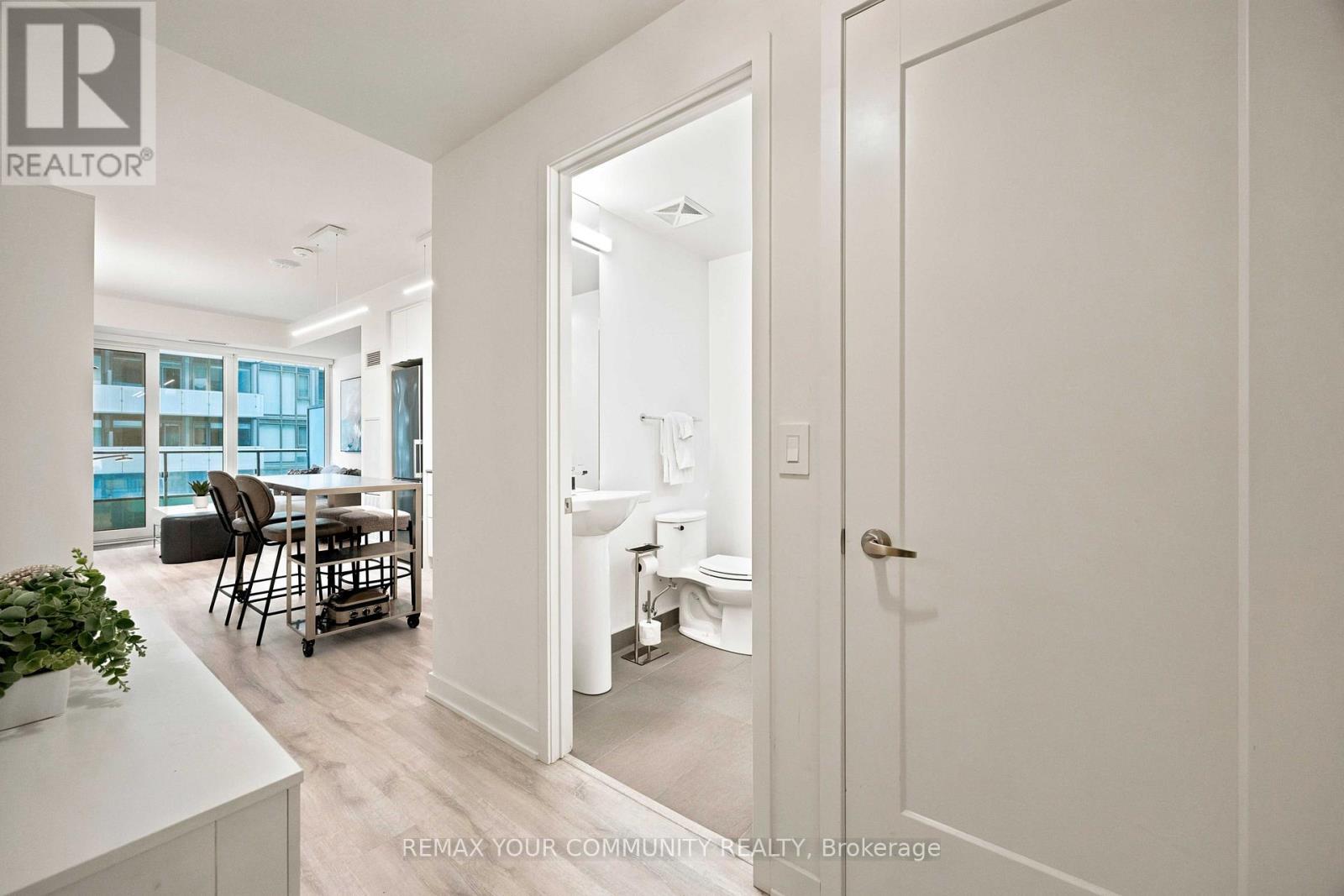 #1627 70 PRINCESS STREET - 18