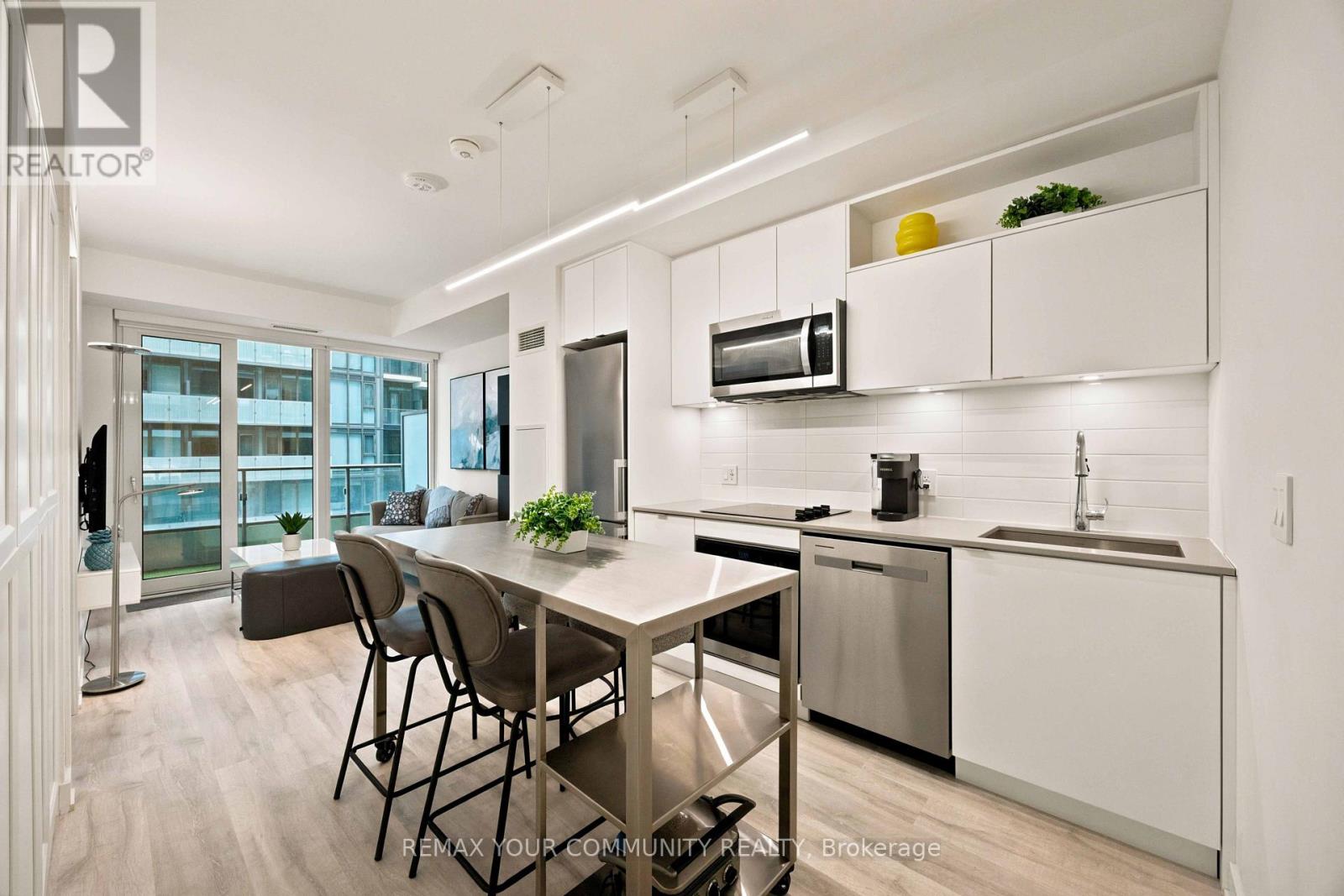 #1627 70 PRINCESS STREET - 2
