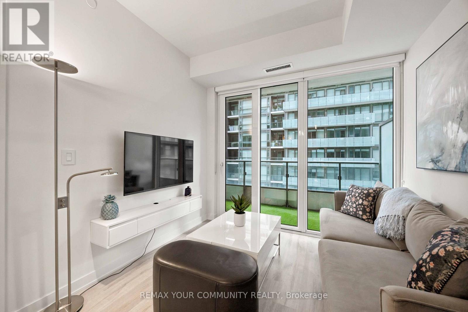 #1627 70 PRINCESS STREET - 4