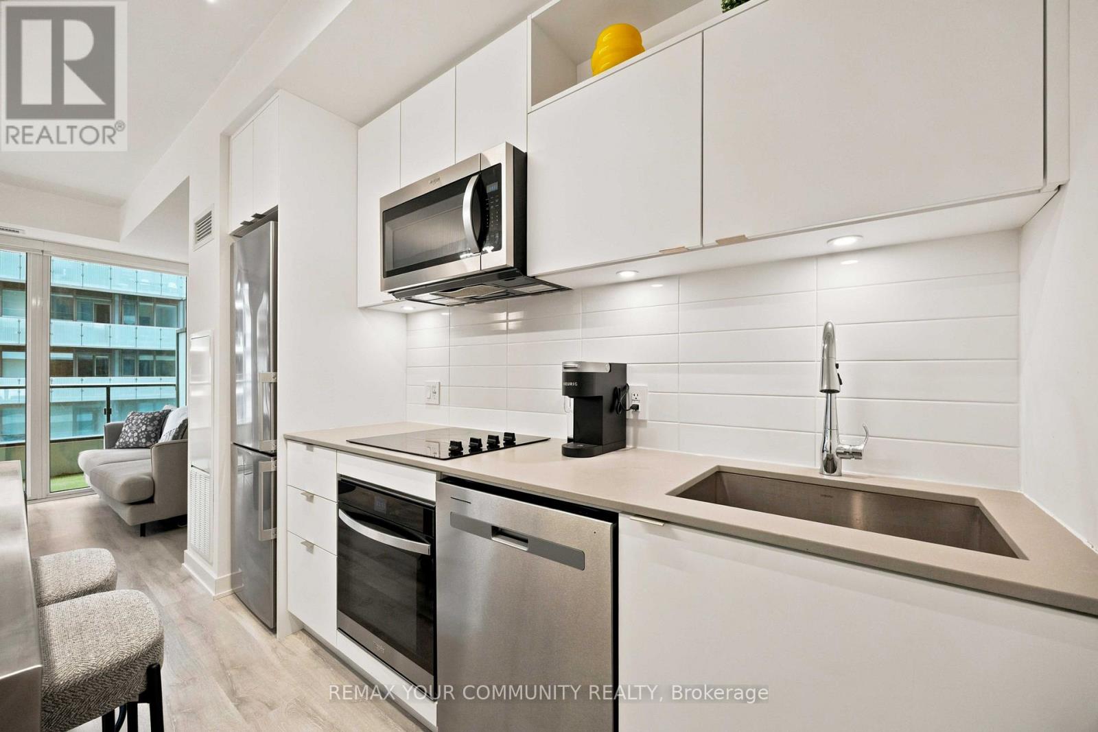 #1627 70 PRINCESS STREET - 9
