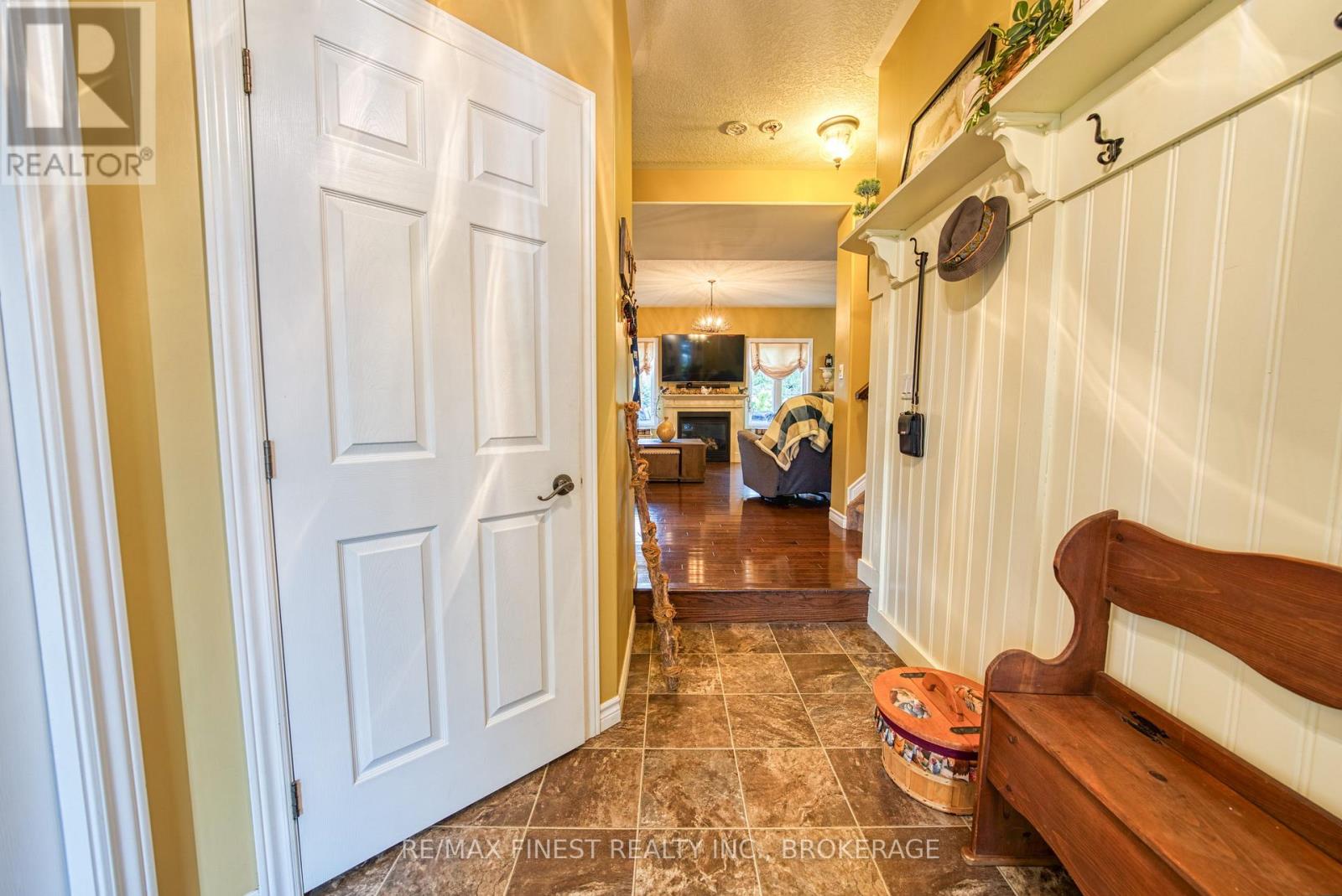 108 Mcdonough Crescent, Loyalist (Amherstview), Ontario, K7N0A4, Loyalist (Amherstview), Ontario — photo 3 of 5