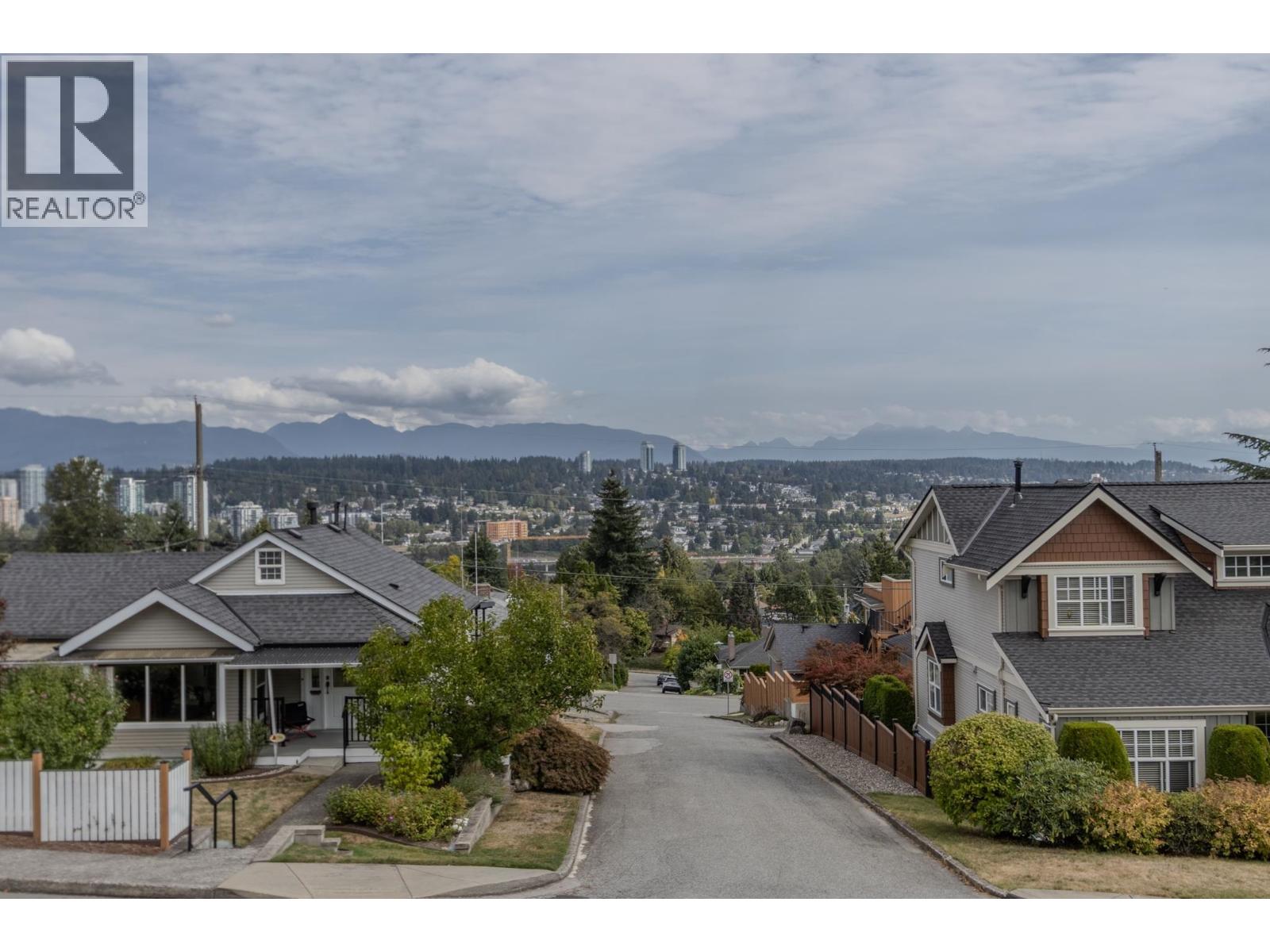 844 BURNABY STREET, New Westminster — photo 1