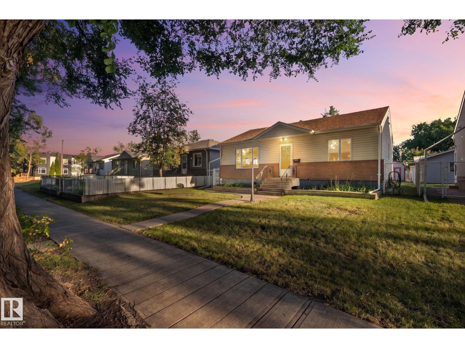 9719 65 AV NW - 1