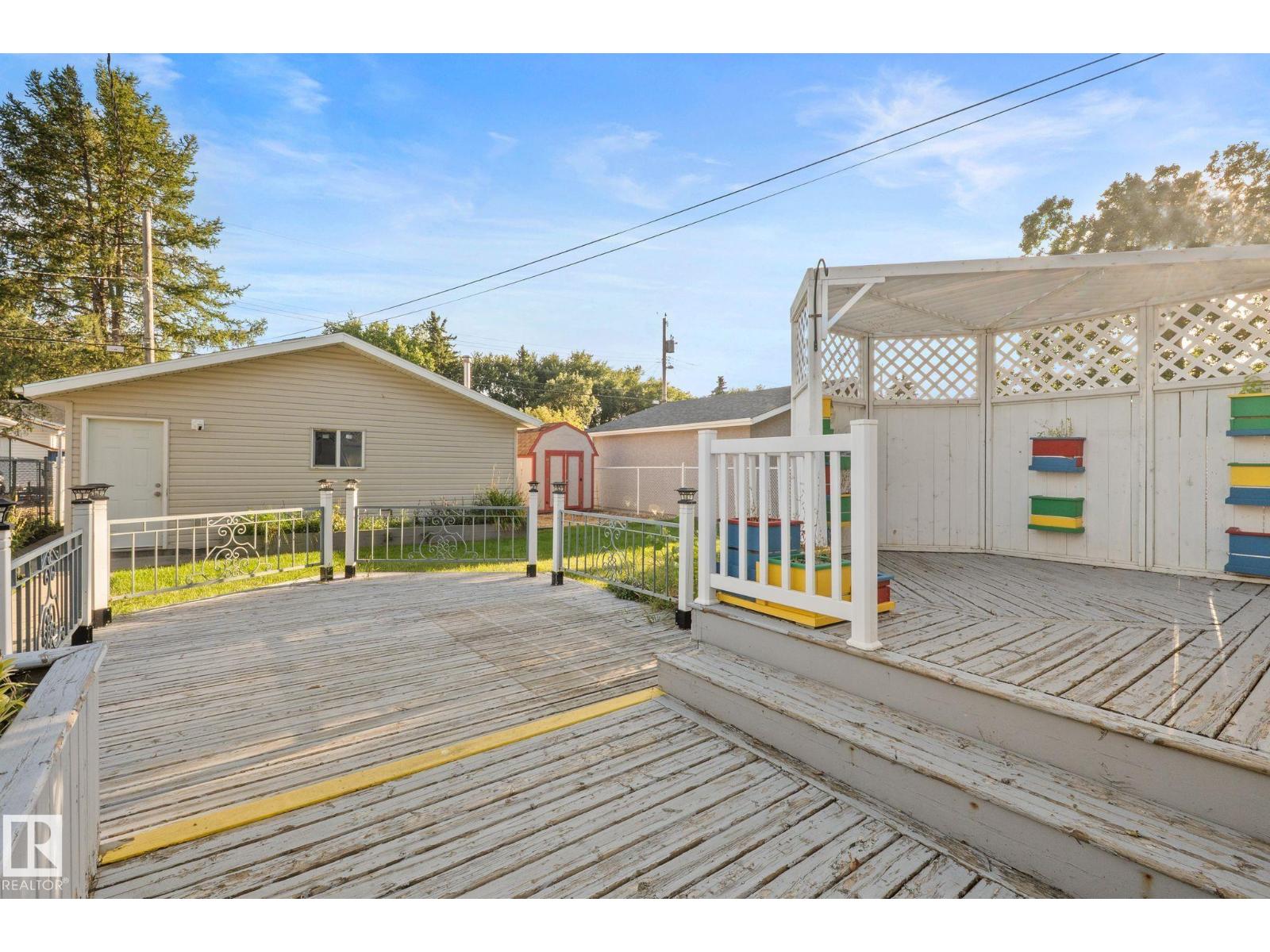 9719 65 AV NW - 15