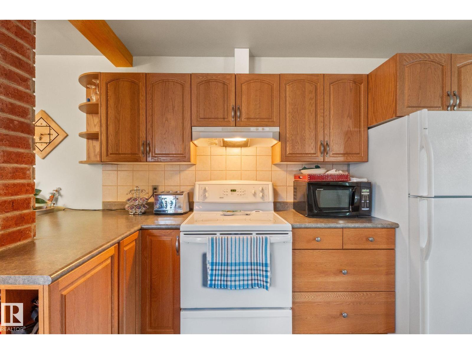 9719 65 AV NW - 18