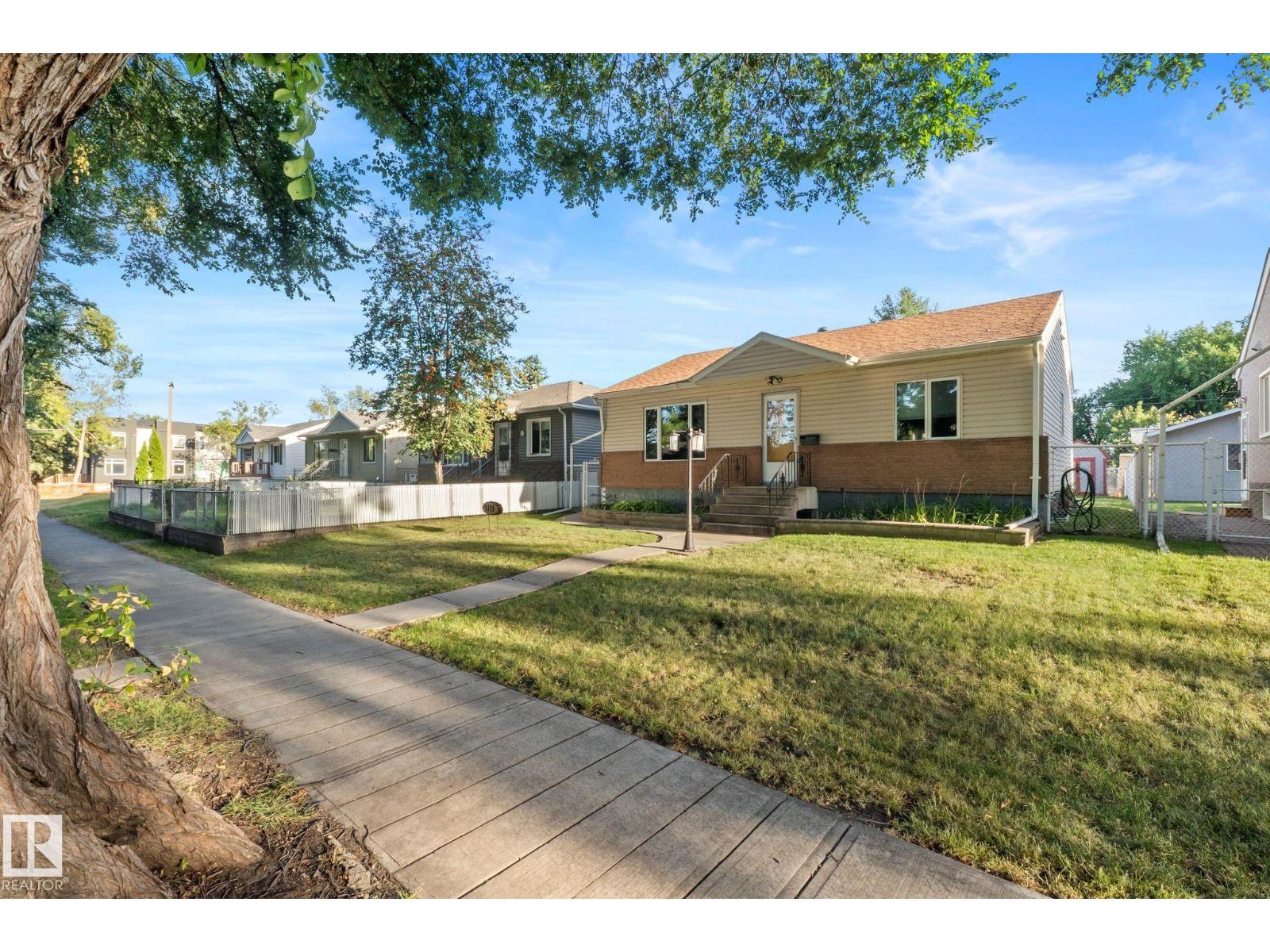 9719 65 AV NW - 2