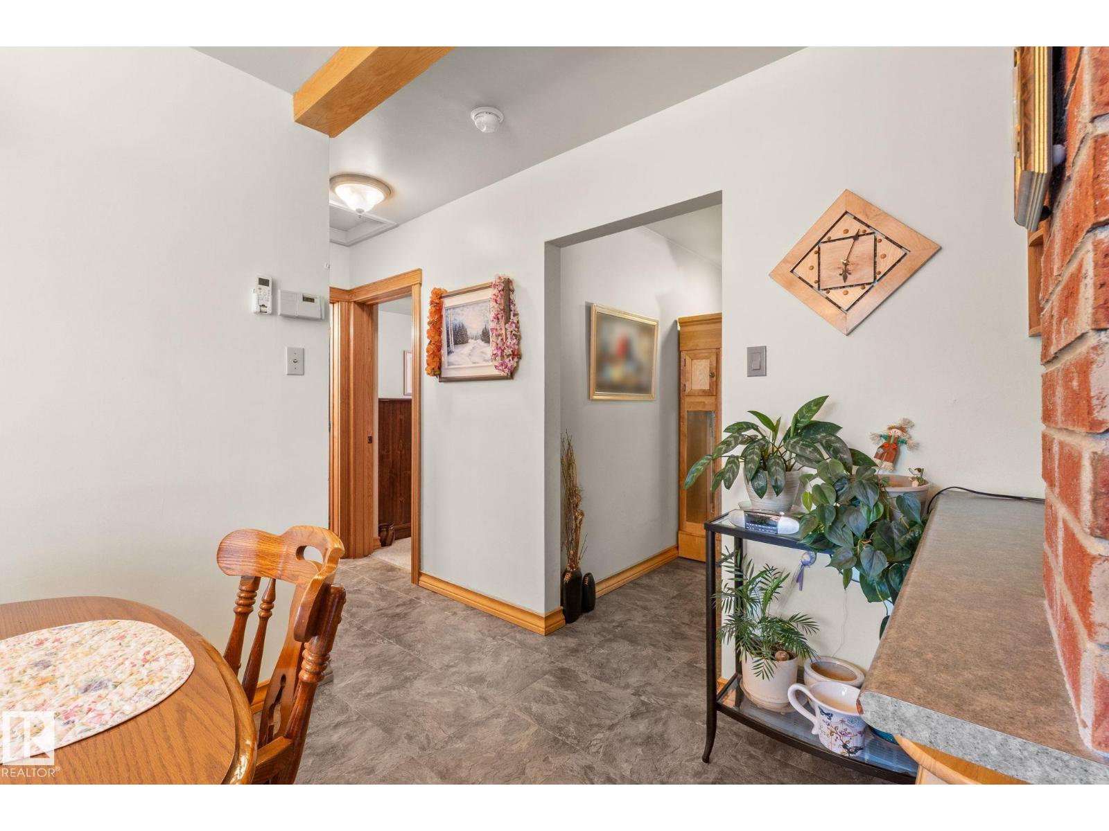 9719 65 AV NW - 20