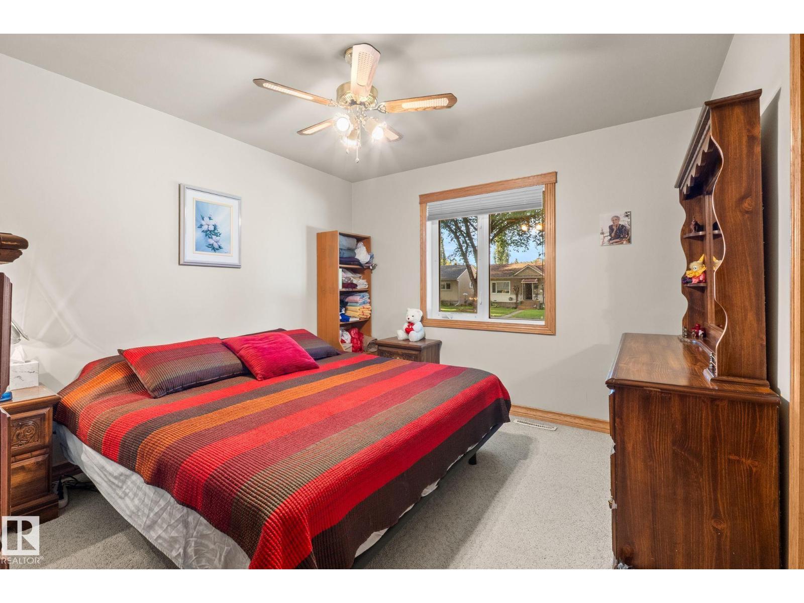 9719 65 AV NW - 25