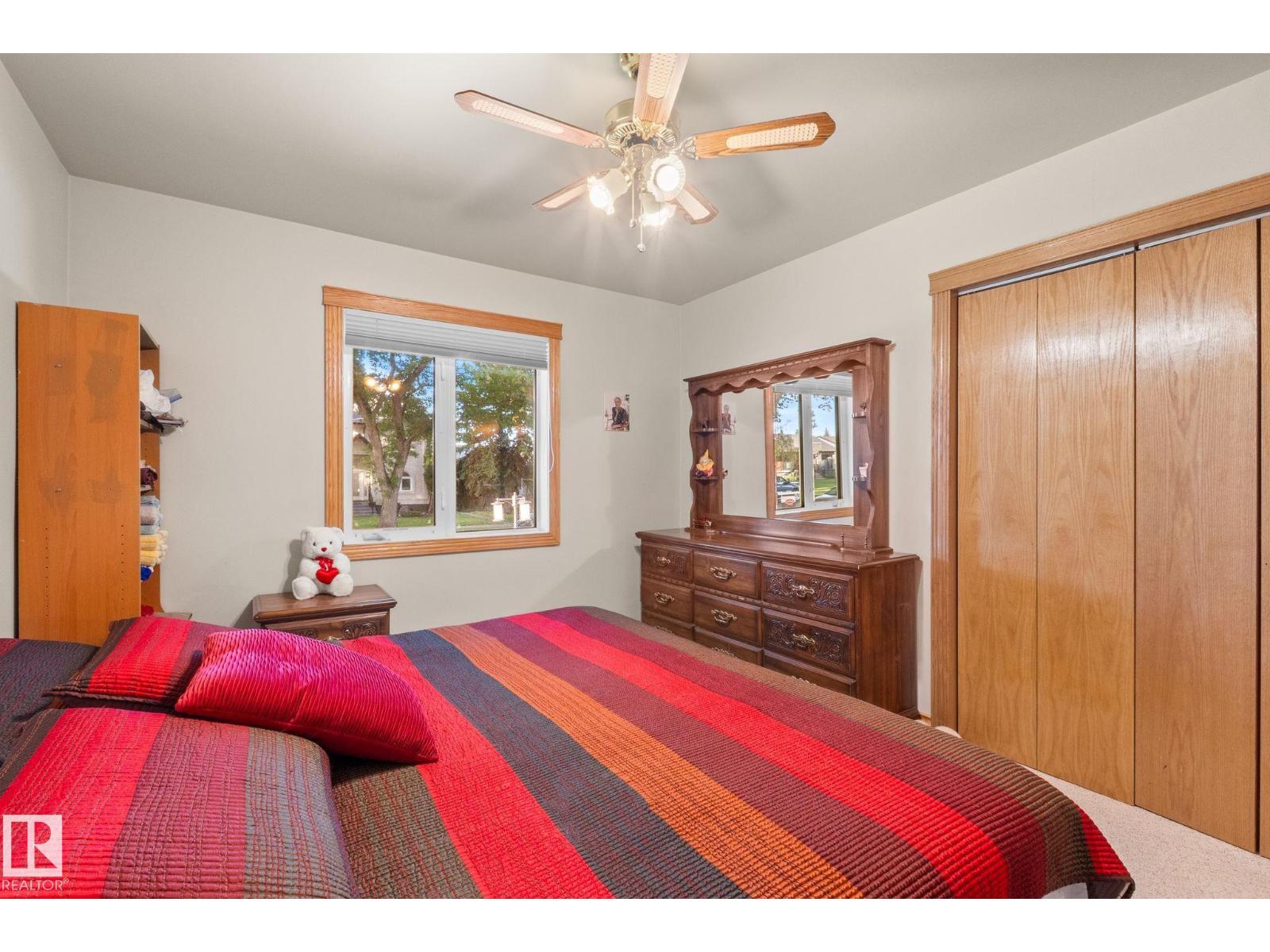 9719 65 AV NW - 26