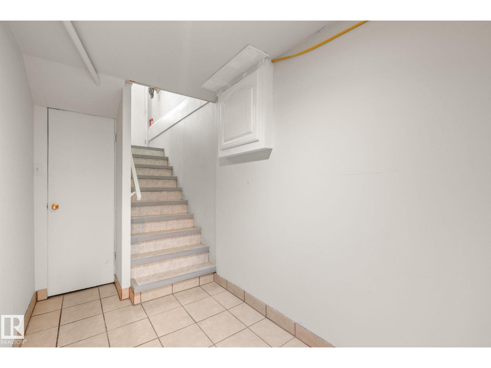 9719 65 AV NW - 29