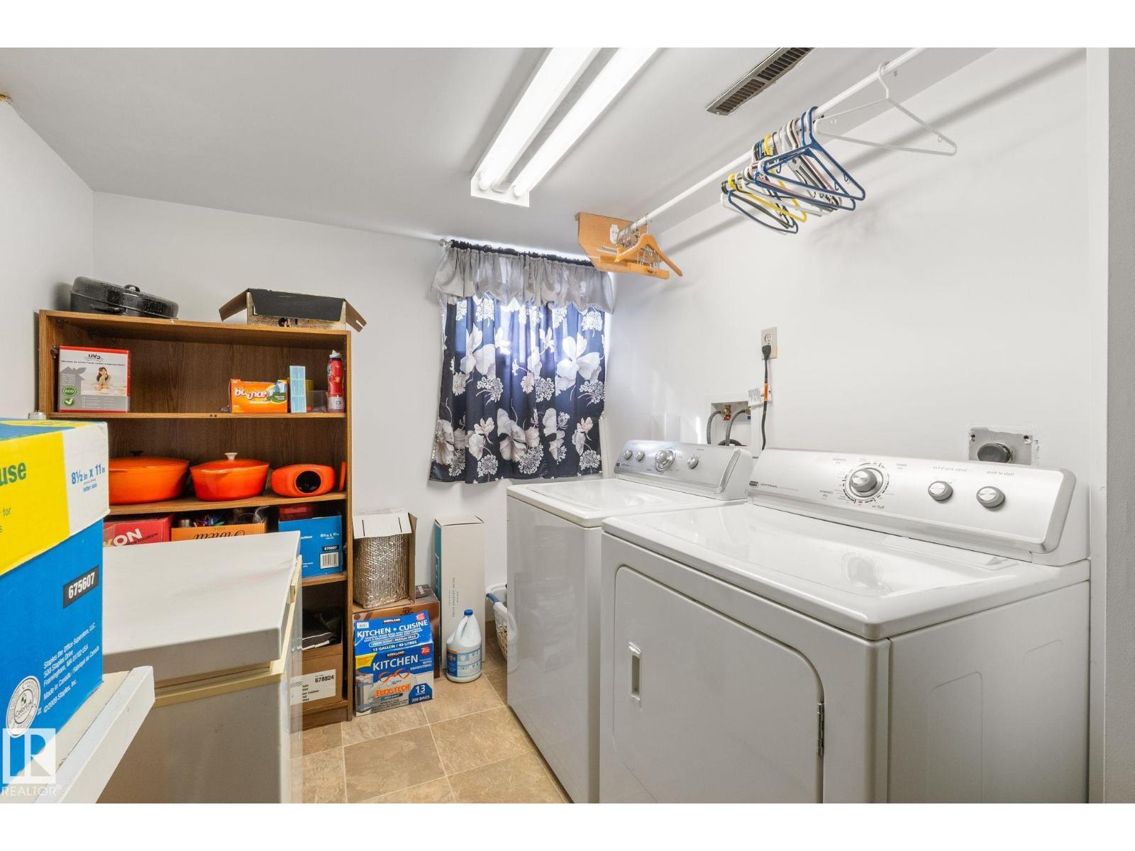 9719 65 AV NW - 32