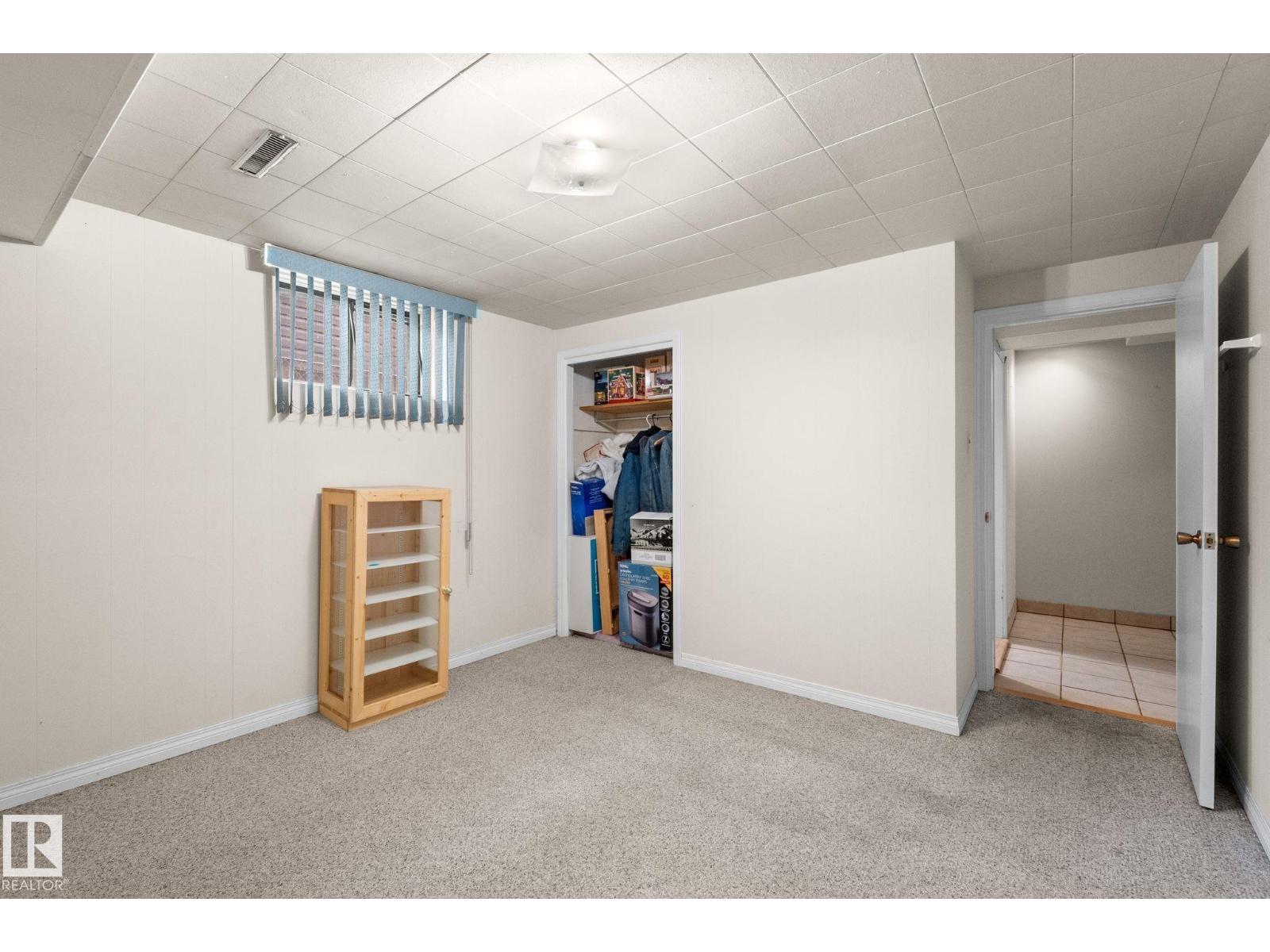 9719 65 AV NW - 42