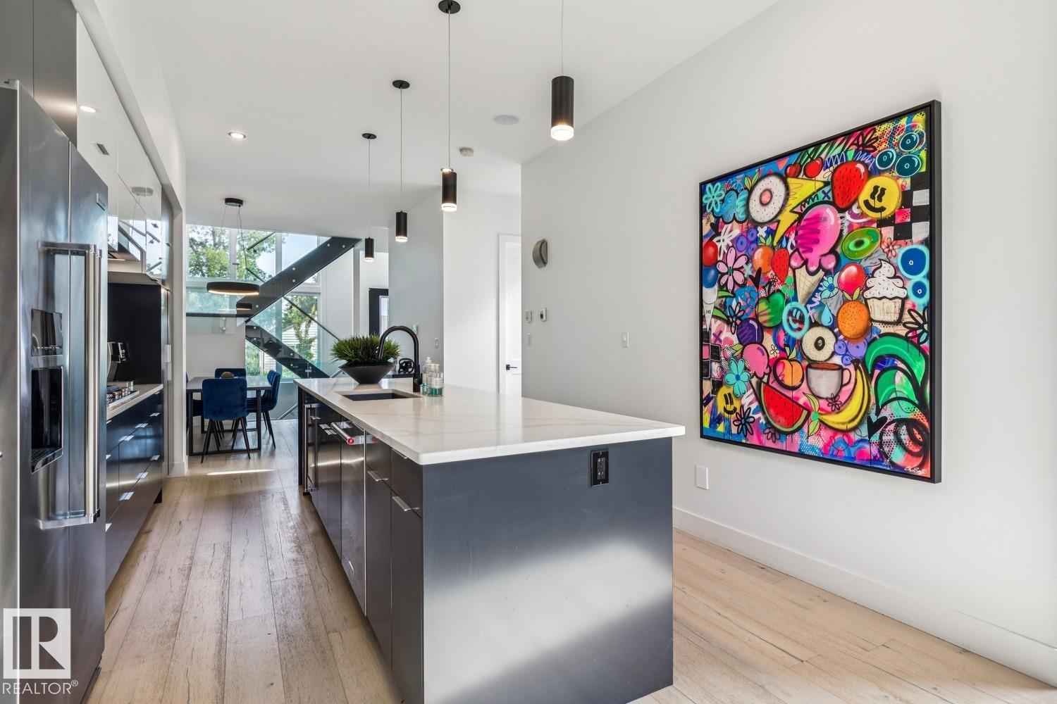 9323 75 AV NW - 11