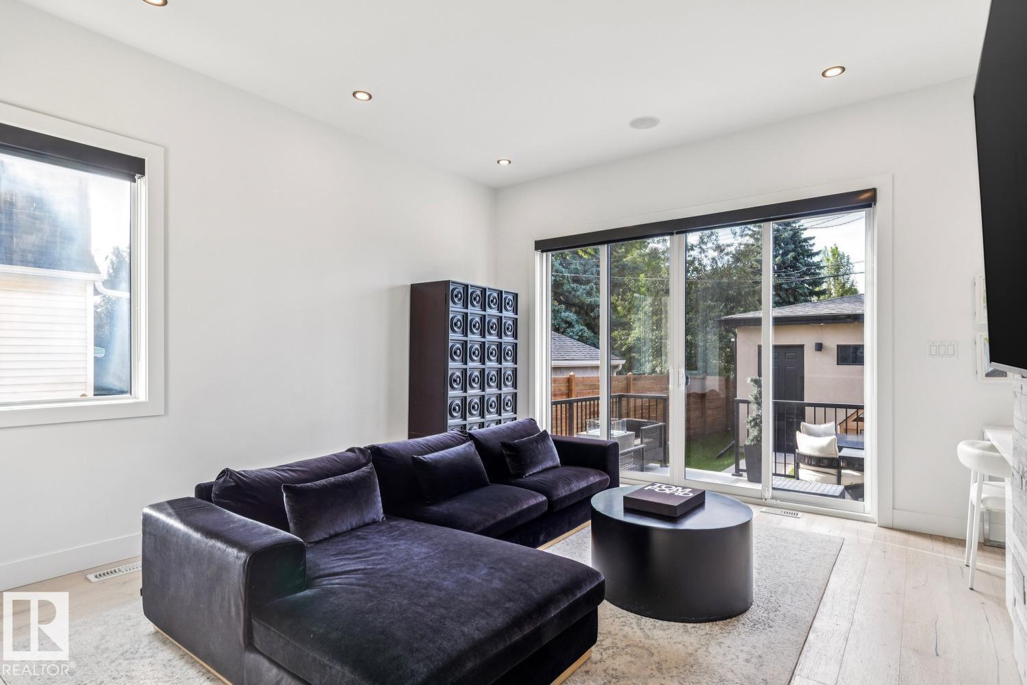 9323 75 AV NW - 14