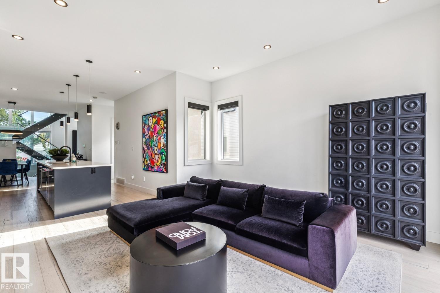 9323 75 AV NW - 15